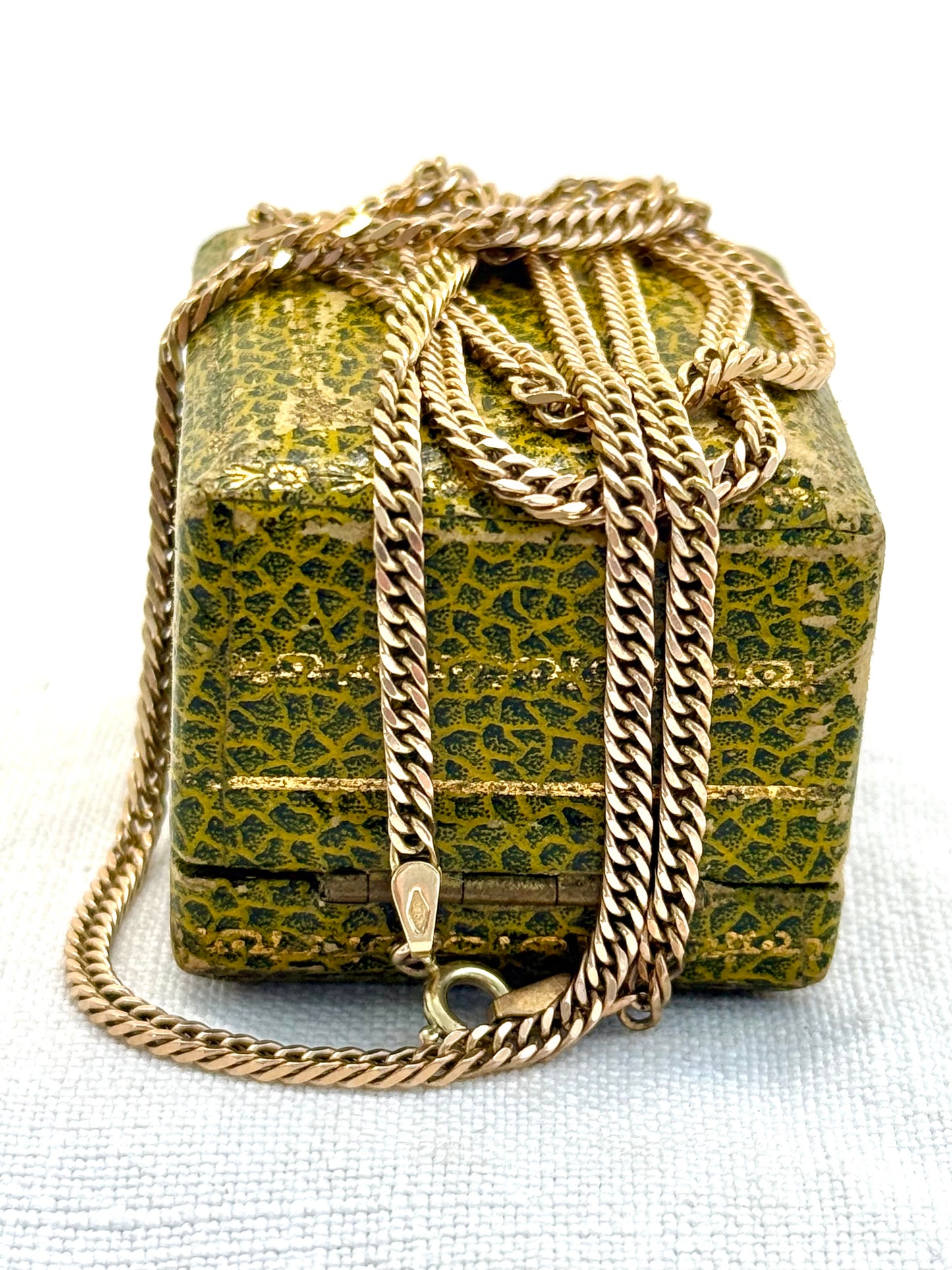 .1970s .375 .9ct gold gorgeous and luxurious flat chunky modernist curb chain 61.5cm long buttery gold chain necklace