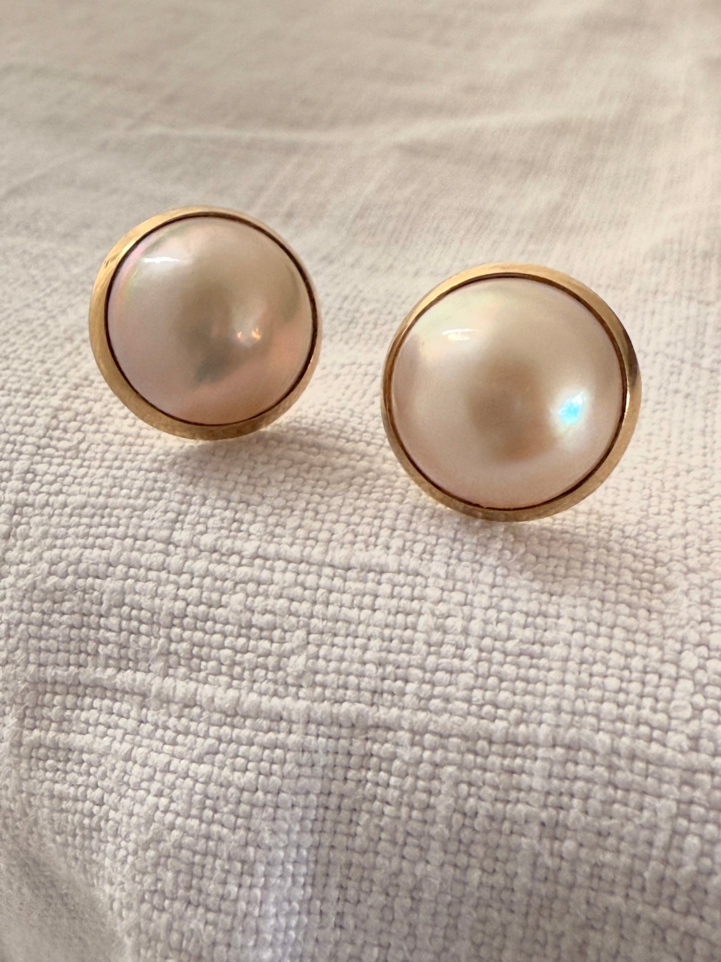 .375 14mm 1980s 9ct yellow gold luxurious and classic white Mabe pearl well sized retro classic post stud gold Mabe pearl earrings