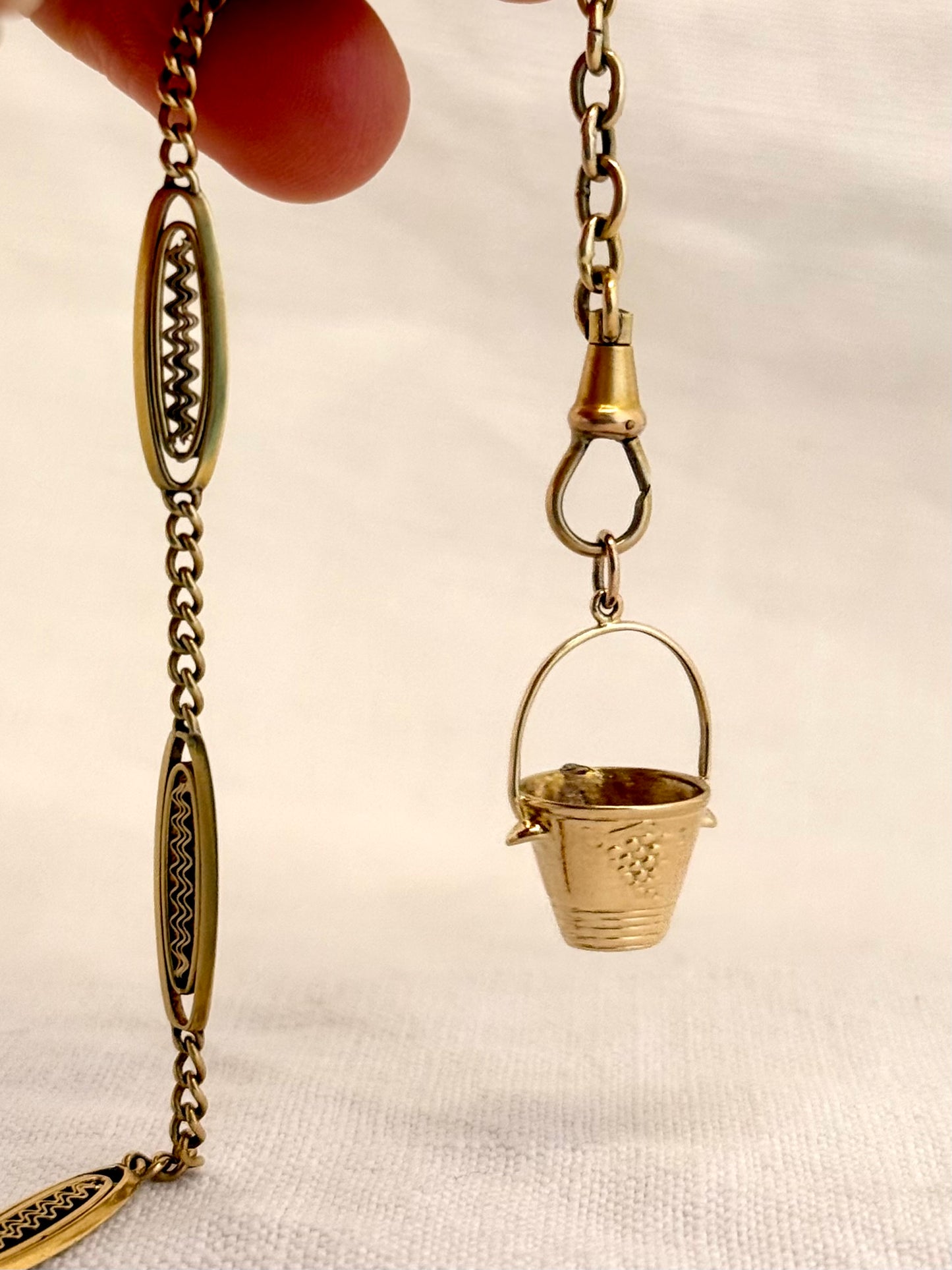 .14ct 1960s high carat yellow gold Grape bucket solid gold retro perfect luxury wine bucket charm pendant