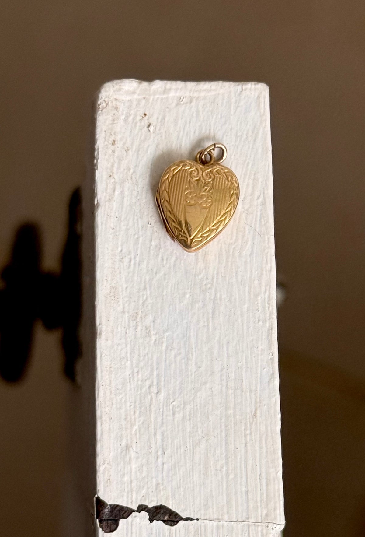 .10ct .1950s miniature gold romantic heart locket pendant