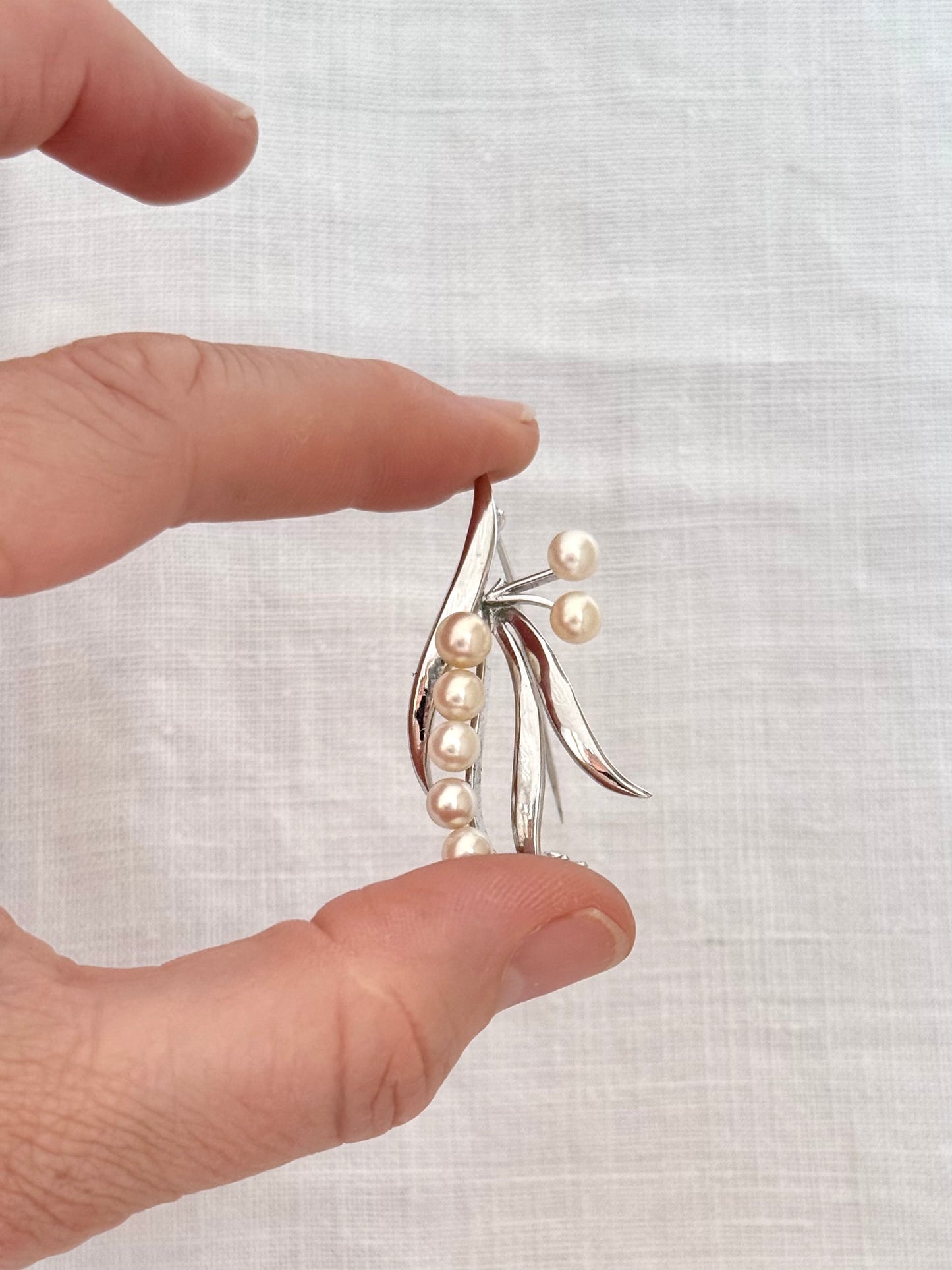 .1970s .925 Akoya pearl sterling silver Mid Century Modern luxury 7 pearl brooch