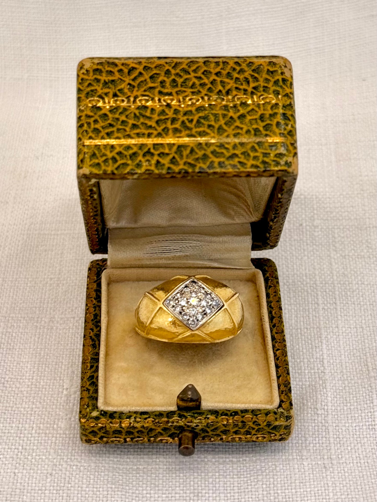 .18ct .1970s .16 diamond luxurious harlequin quilt pattern high carat 18ct gold dome ring