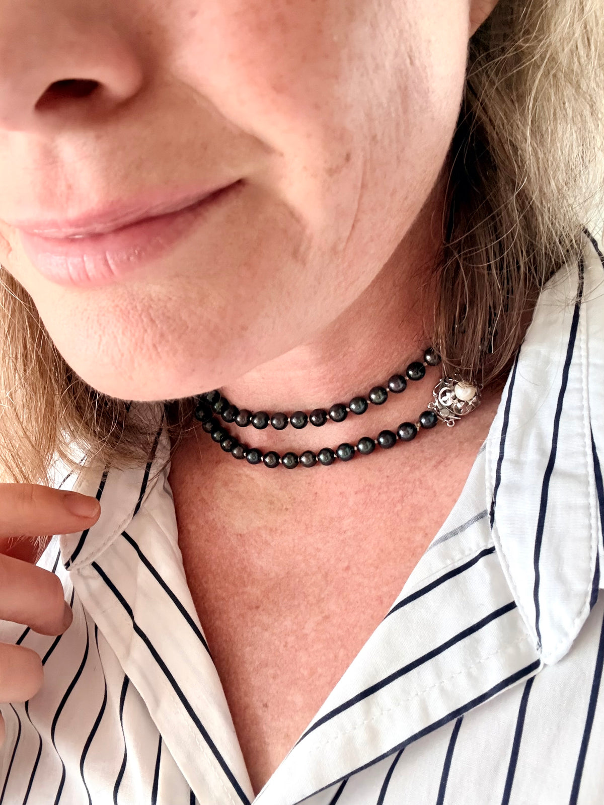 .925 .77.5cm long luxury cultured pearl real Tahitian purple petrol brown knotted Pearl necklace with floral sterling silver box clasp