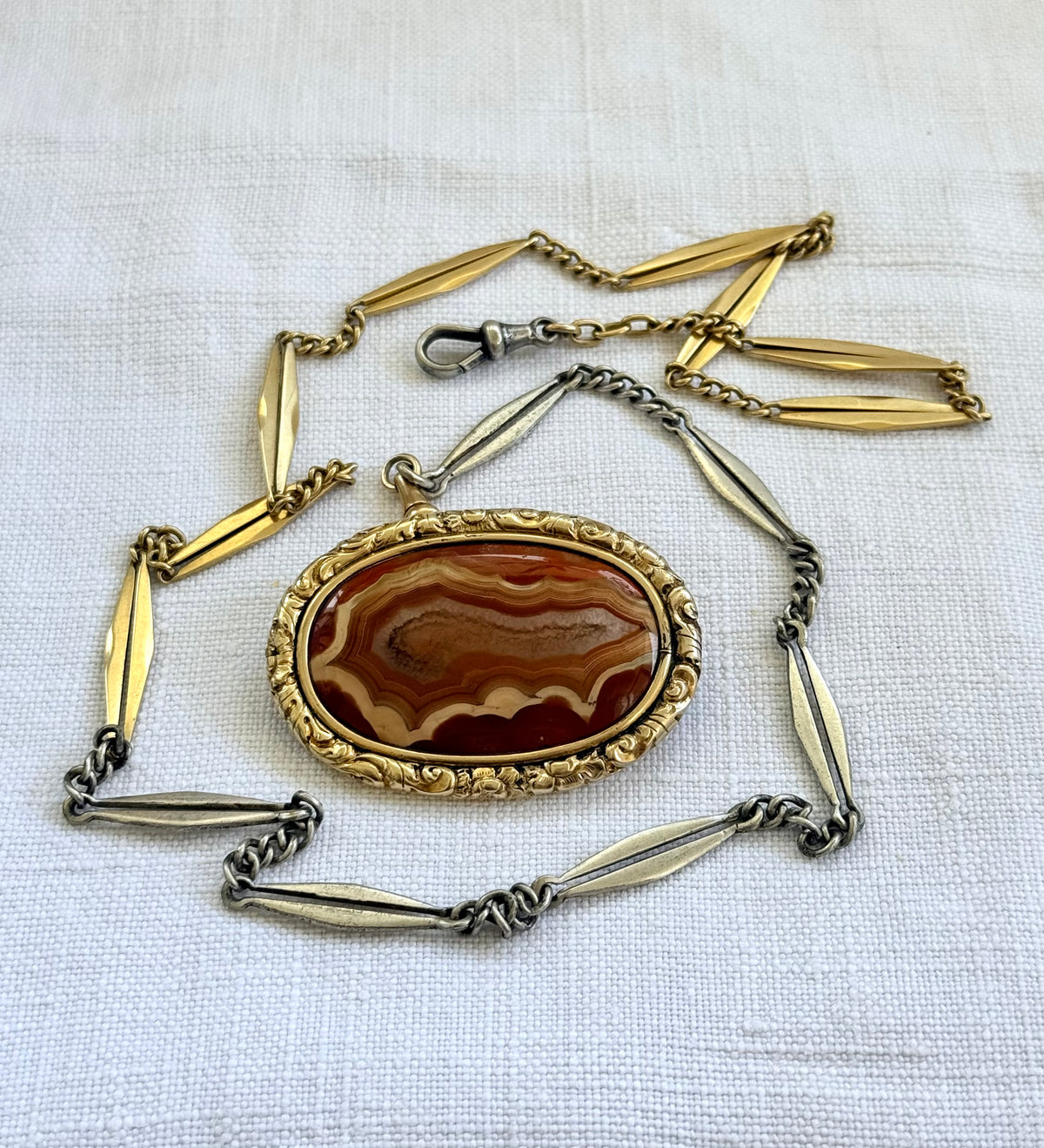 .1850s .1870s antique crystalline geological form Agate Victorian cased gold baroque style romantic red agate stone form oval brooch
