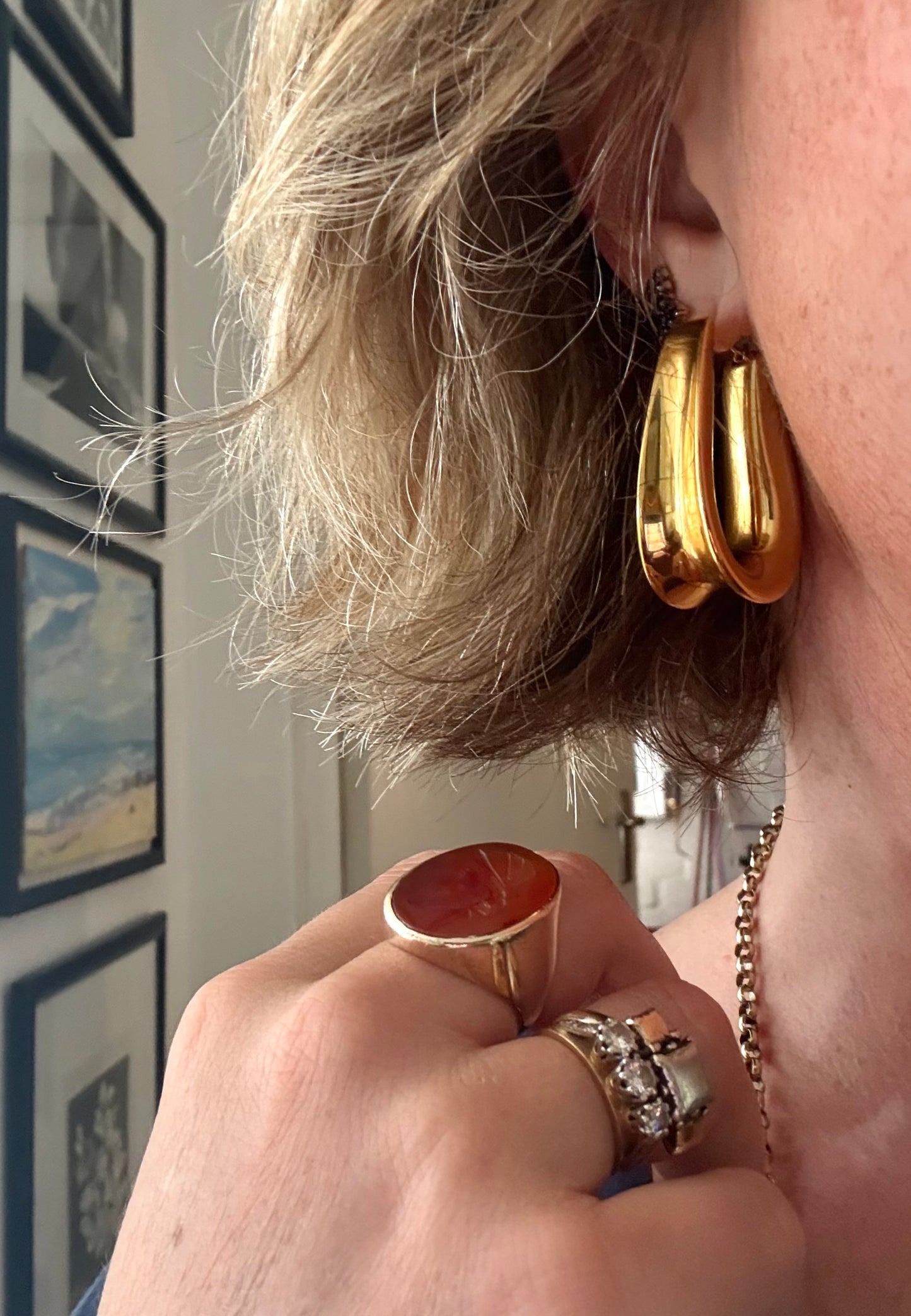 .14ct .1970s .1990s .585 designer Italian modernist high carat yellow gold u shaped horseshoe form oversized Milor designer hoop gold clasp drop earrings