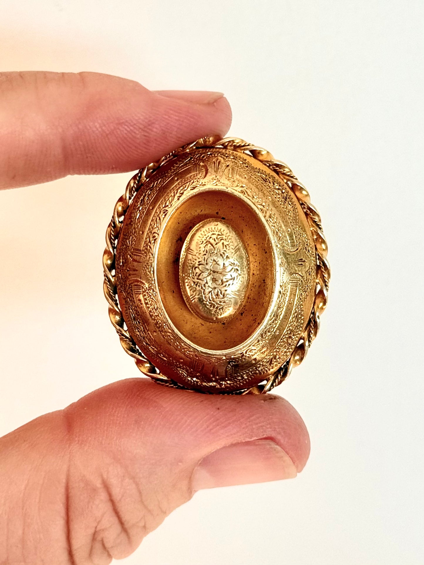 .1800s .1860s 1890s antique Victorian Grand Period fine yellow gold Pinchbeck floral oval target gold sweetheart brooch