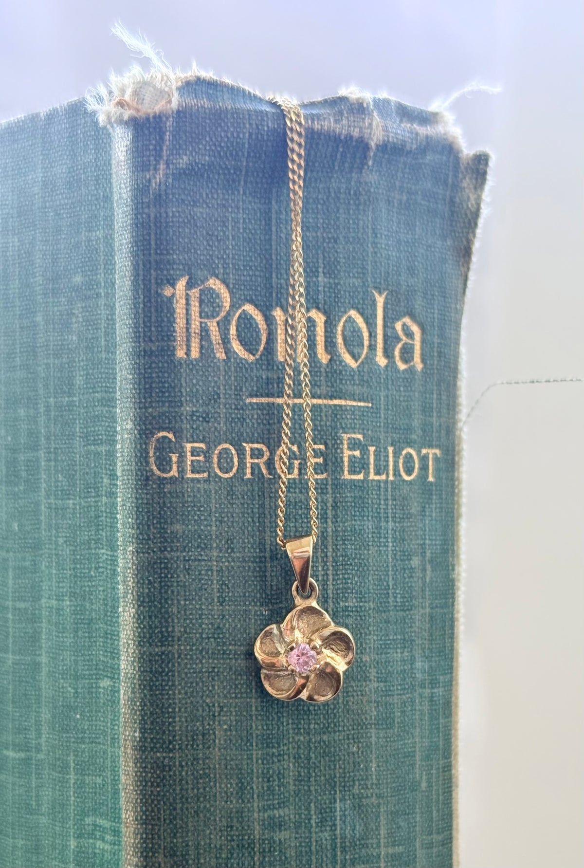 .1970s .375 .9ct gold blossom flower luxury pink stone floral gold pendant on modernist yellow gold chain necklace