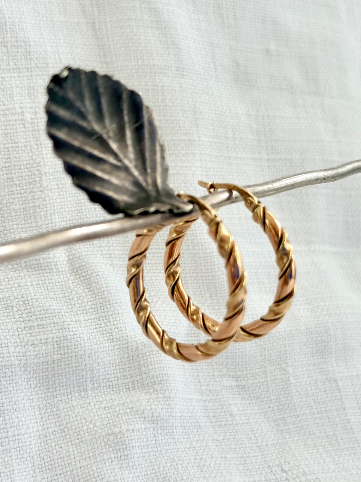.26mm diameter .375 .9ct rose gold and yellow gold twist twirl fancy two tone 9ct gold medium sized hoop huggy gold earrings