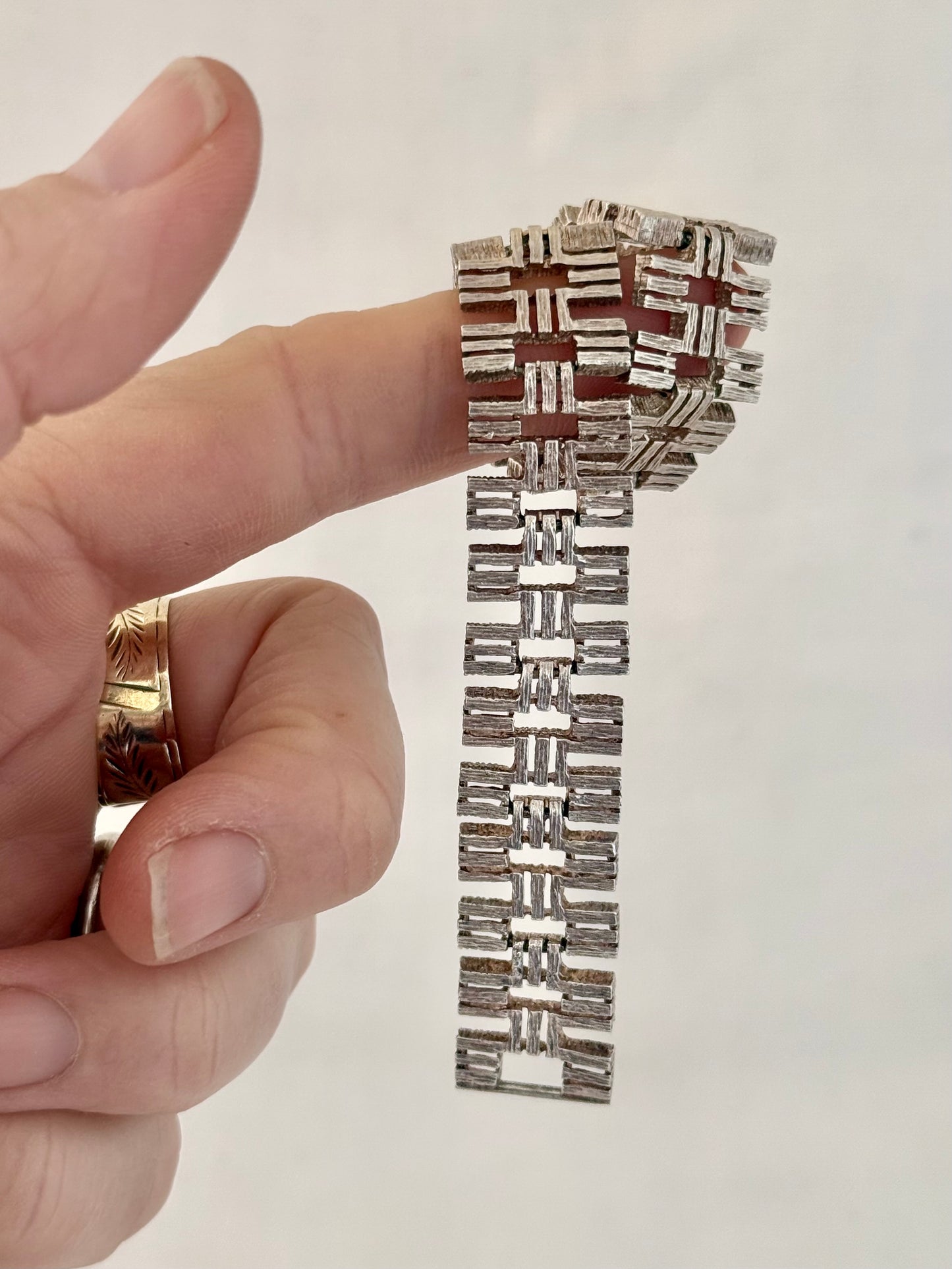.1950s .925 Brutalist silver rectangular hinged segment silver bracelet