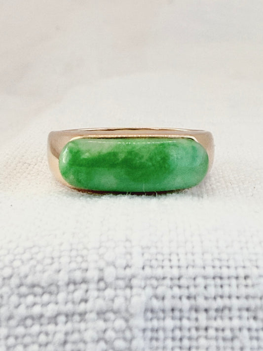 .14k .585 1970s yellow gold and Natural Jade modernist Estate saddle ring