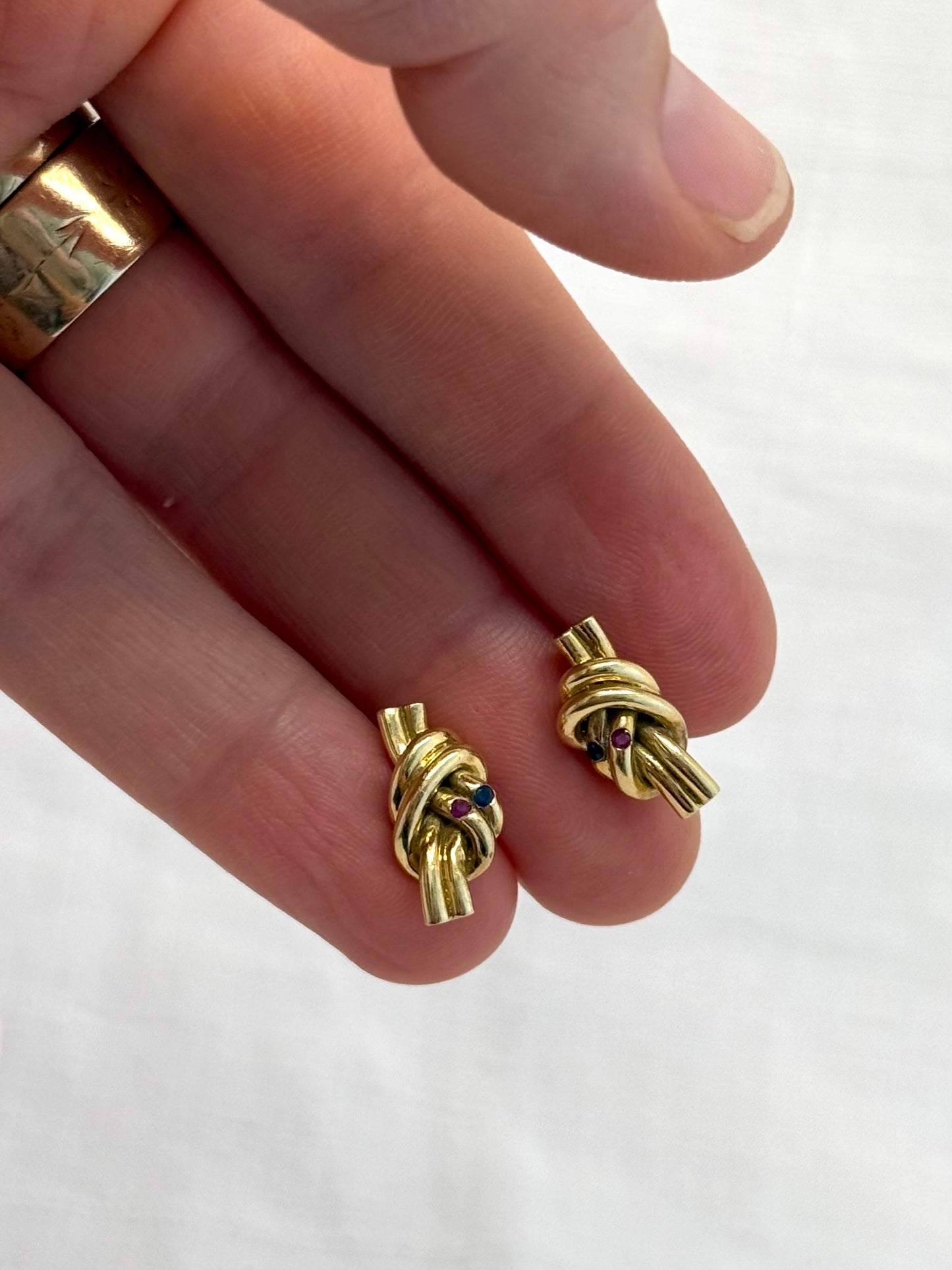 .18ct .750 artisan Brazilian made 18ct heirloom high carat yellow gold sapphire and ruby lovers knot luxury post stud push in earrings