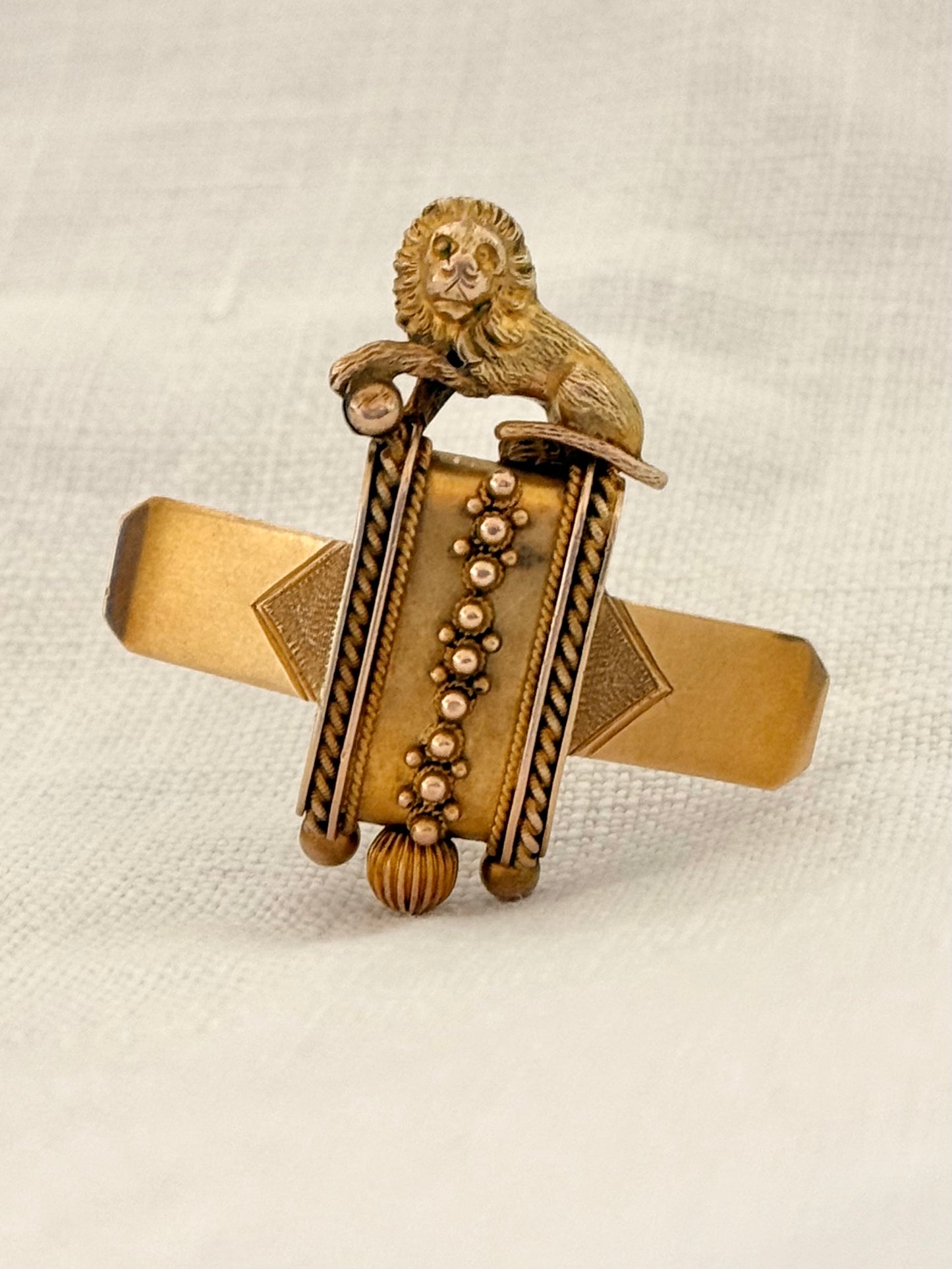 .18ct .1860s .750 standard gold Antique rare Etruscan Revival Brooch in 18ct Yellow Gold – Lion Motif with Granulation
