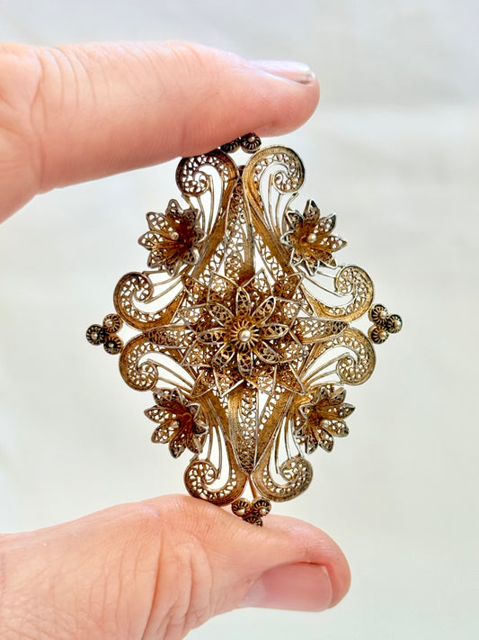 .1900s .1930s Portuguese fine gold tone cannetille floral form intricate filigree silver gold fill dress brooch pin
