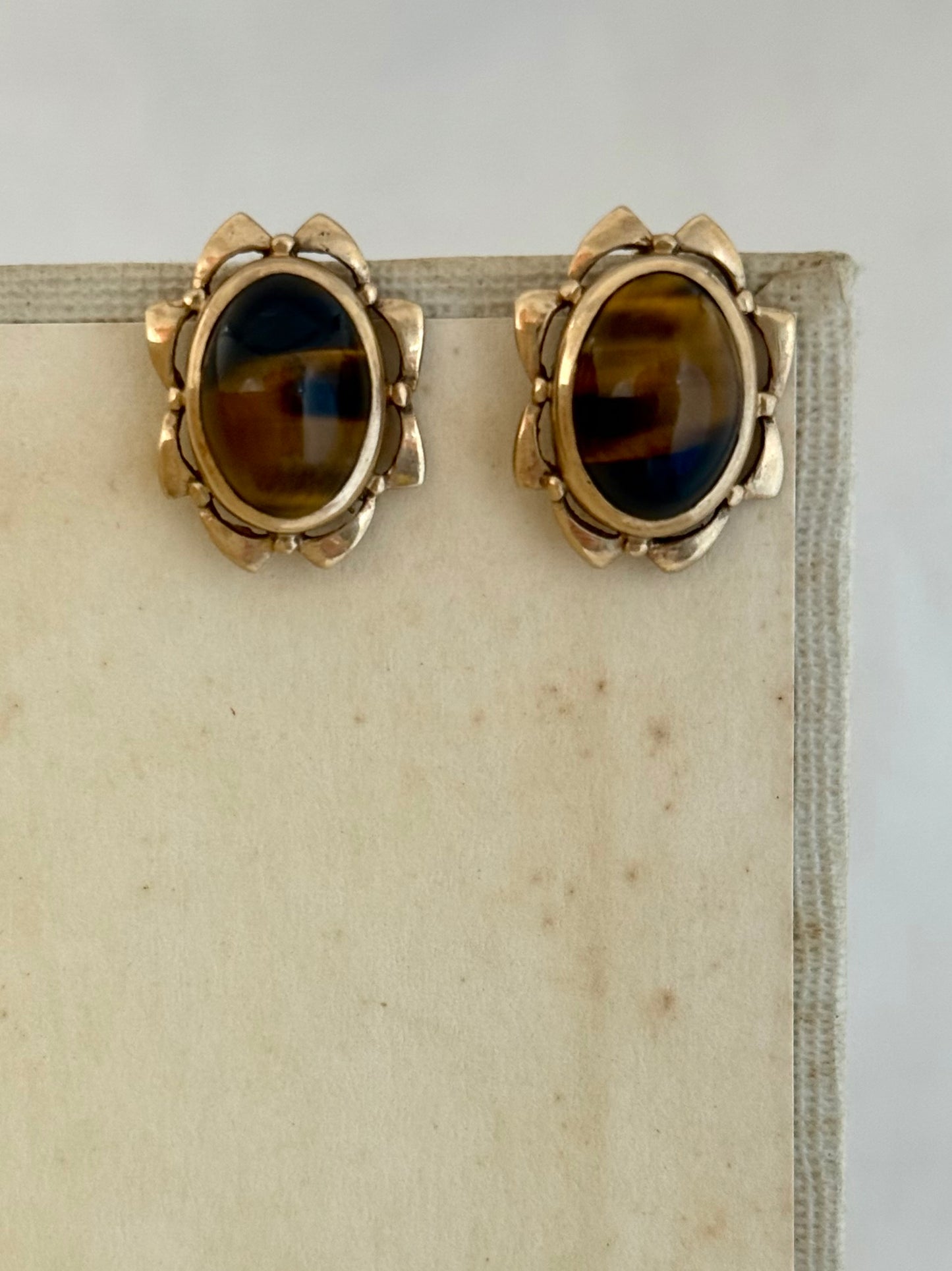 .1940s .1950s .375 .9ct gold Tigers Eye and modernist gold form drop dangle luxurious mid century modern earrings