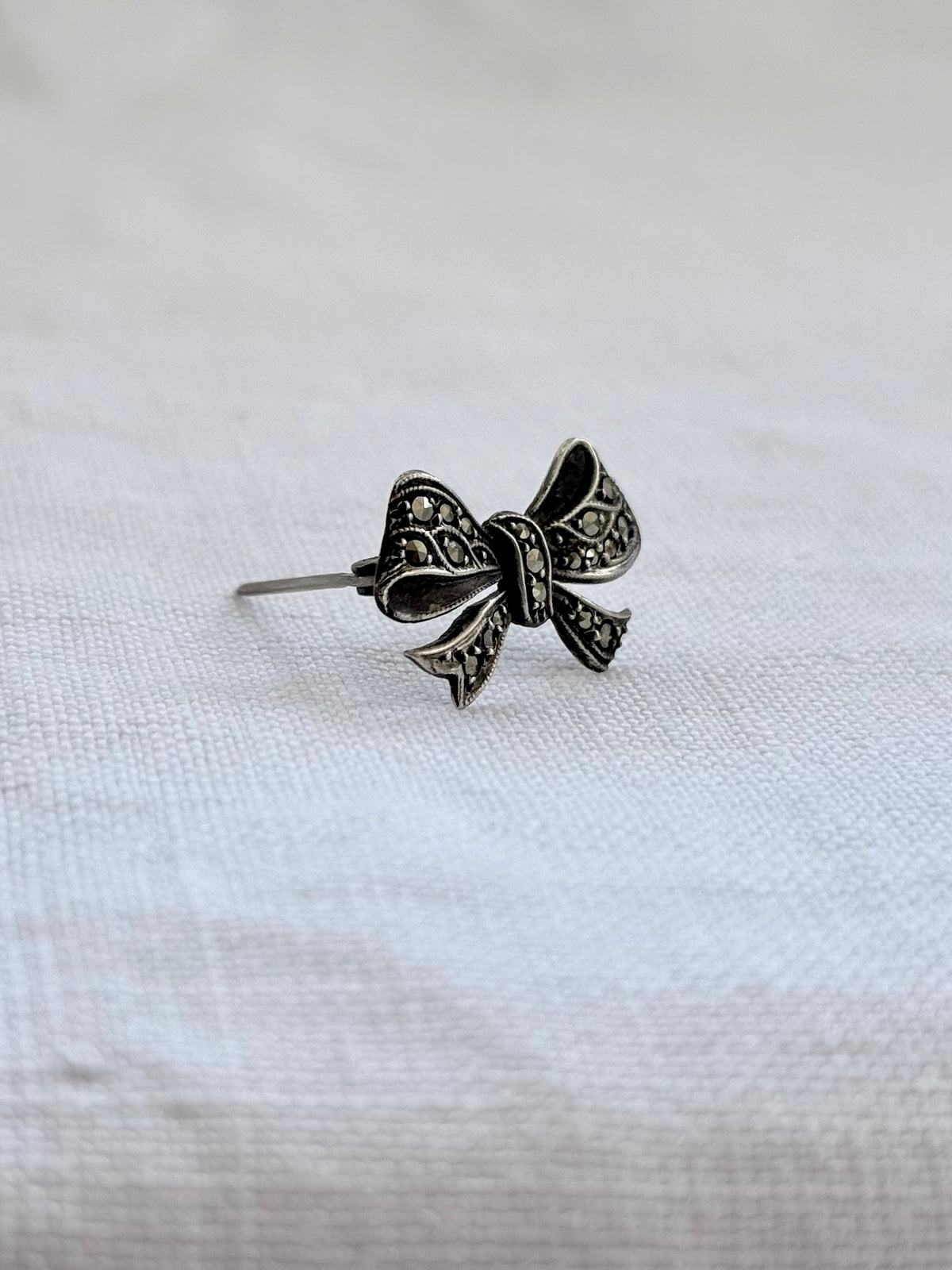 .1930s .1940s Art Deco revival Bow Ribbon silver Marcasite gemstone micro sweetheart brooch lapel pin