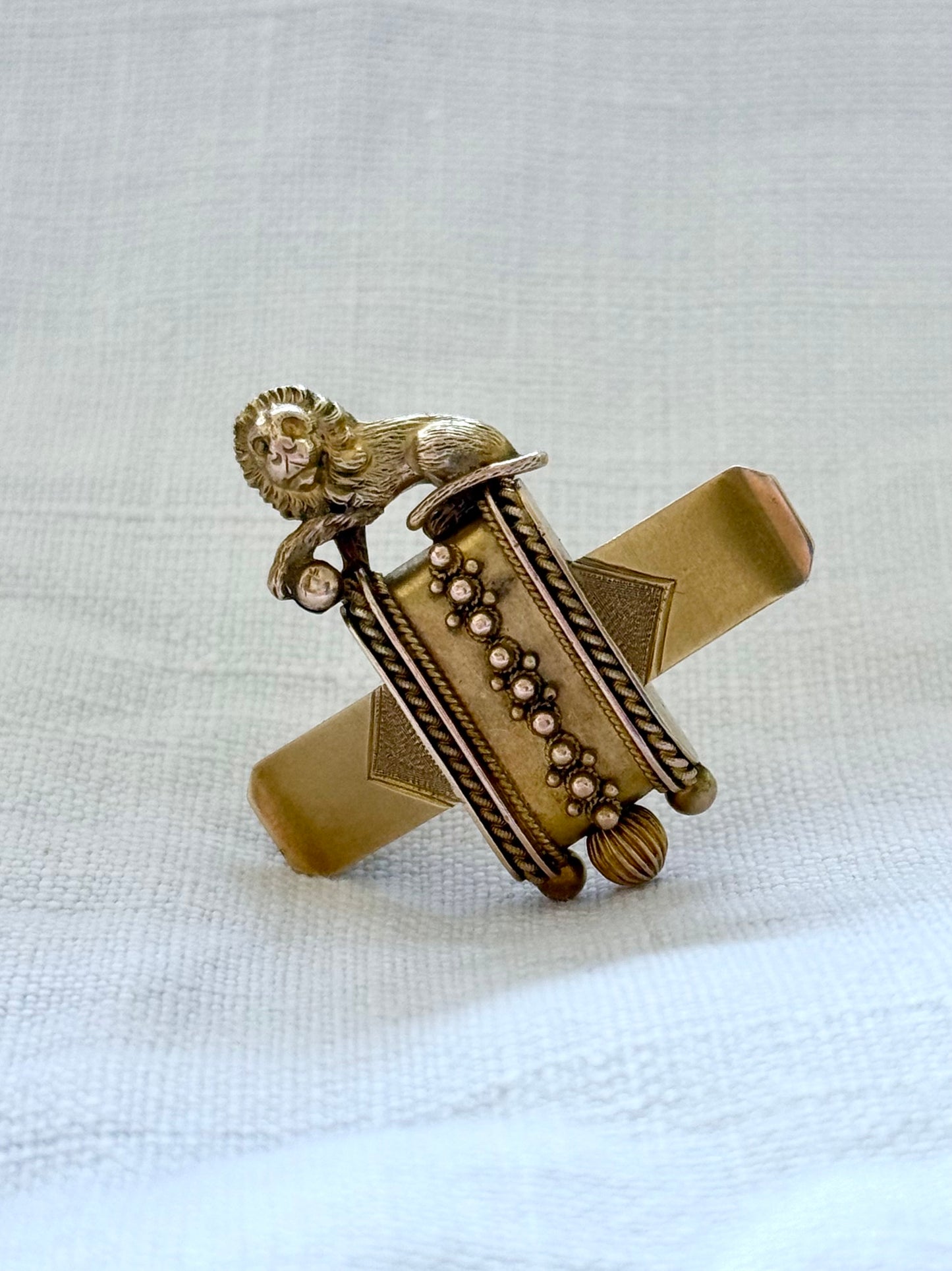 .18ct .1860s .750 standard gold Antique rare Etruscan Revival Brooch in 18ct Yellow Gold – Lion Motif with Granulation