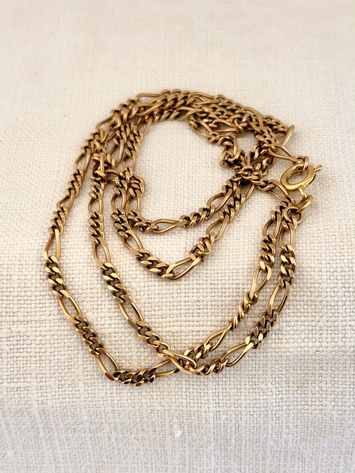.1970s .375 .60cm long .9ct gold buttery gold retro Figaro gold chain classic well sized Figaro chain link necklace