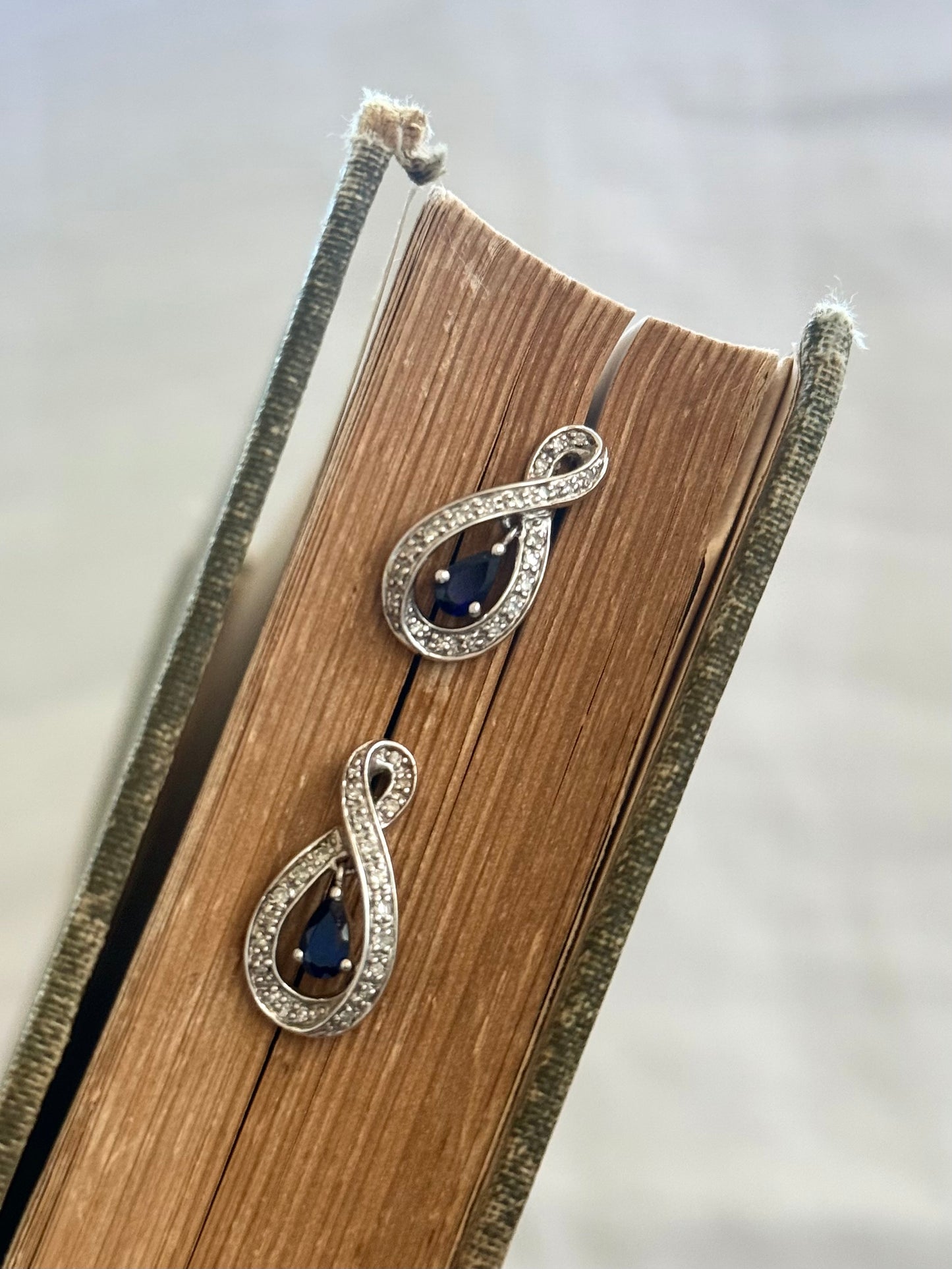 .375 .42 diamond .2 sapphires .9ct white gold infinity teardrop luxury post stud dangle diamond and sapphire push in earrings