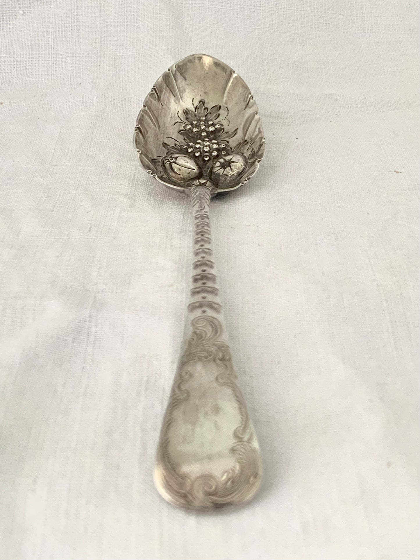 .925 1808 Georgian era sterling silver hallmarked circa 1808 large Berry serving spoon