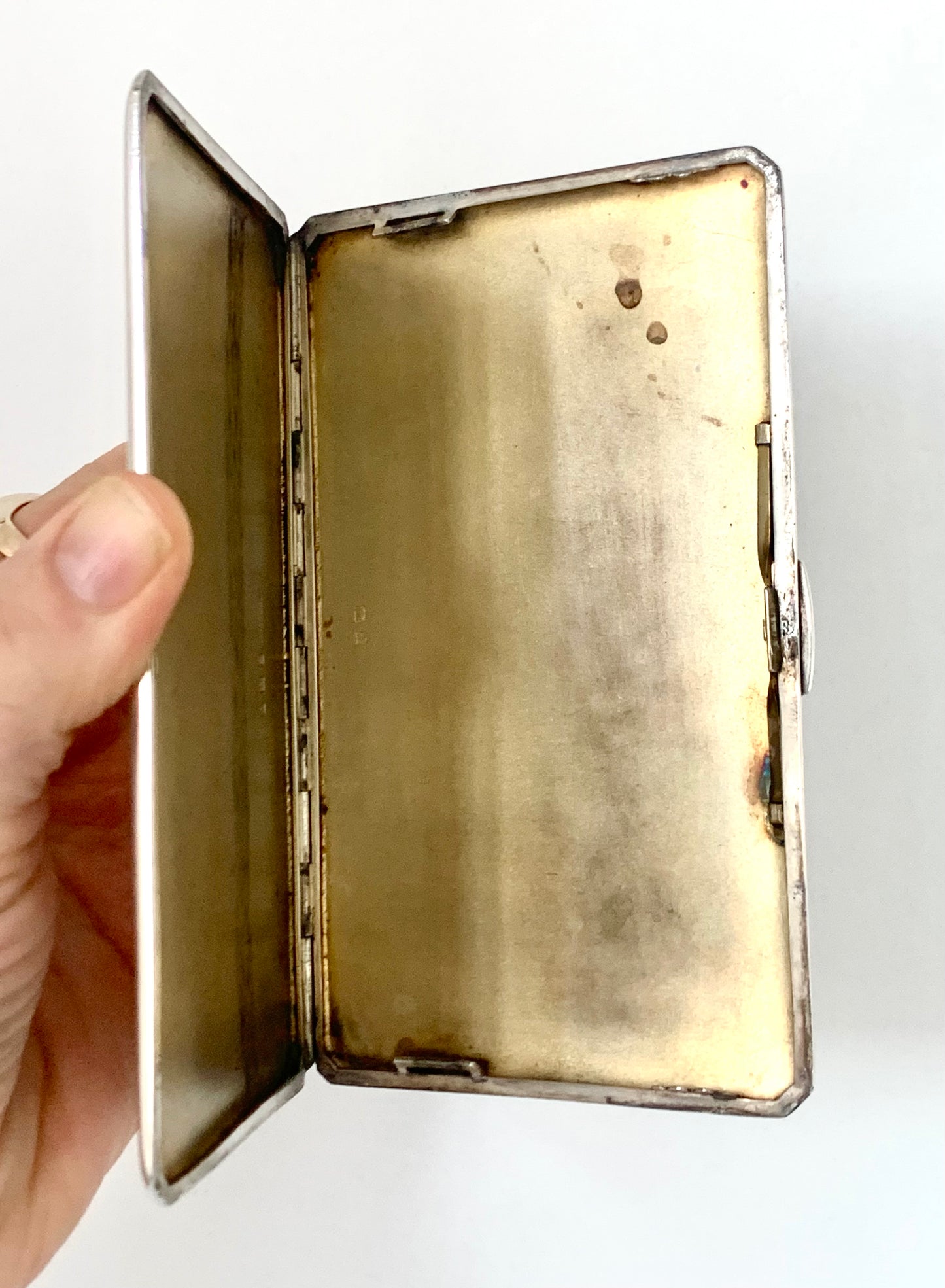 1933 exceptional solid and heavy and sturdy sterling silver English engine turned hallmarked Case