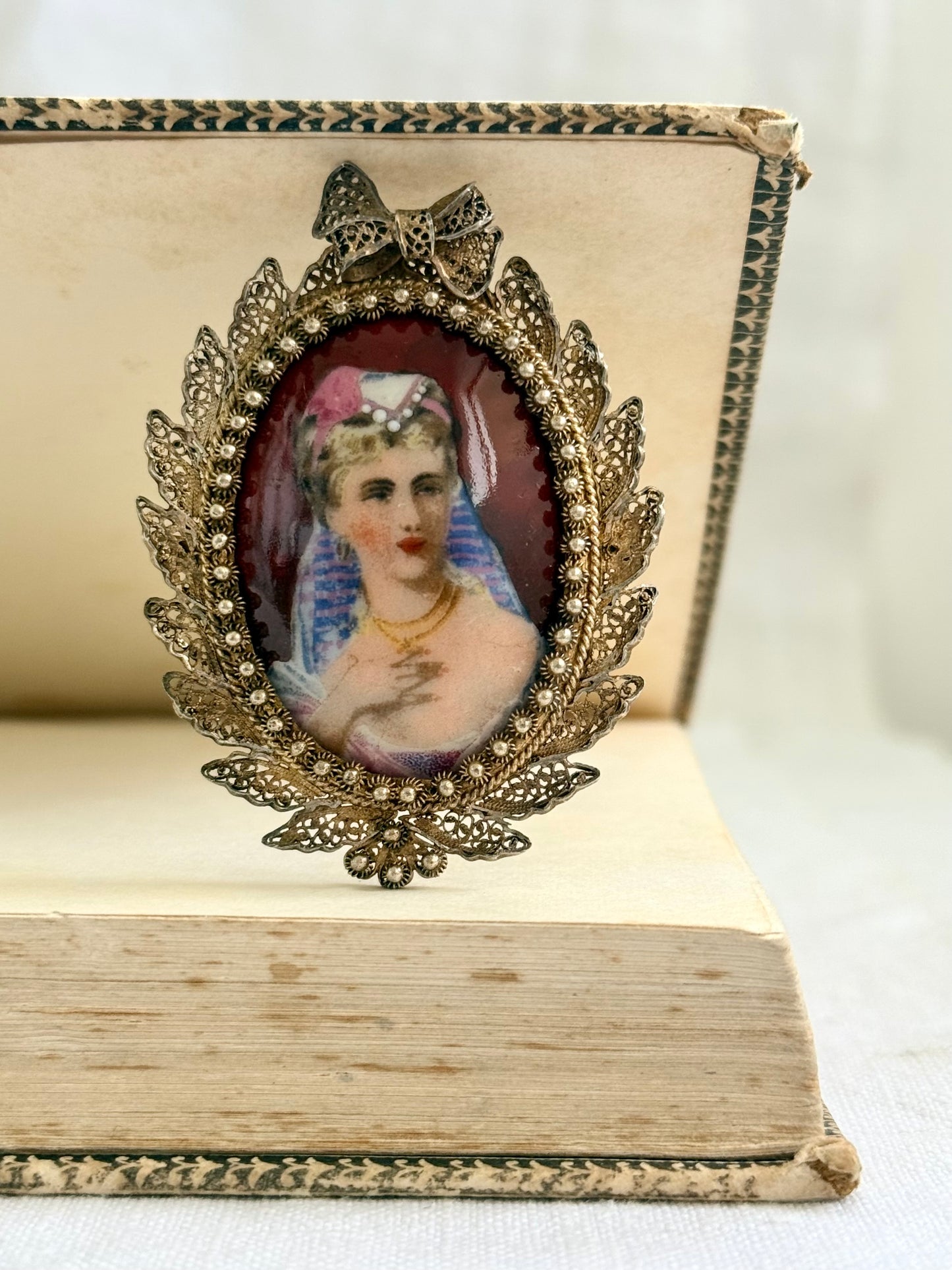 .1940s era Limoges hand painted romantic vintage porcelain brooch pendant with fancy fine hand turned filigree gold washed French silver collectors piece