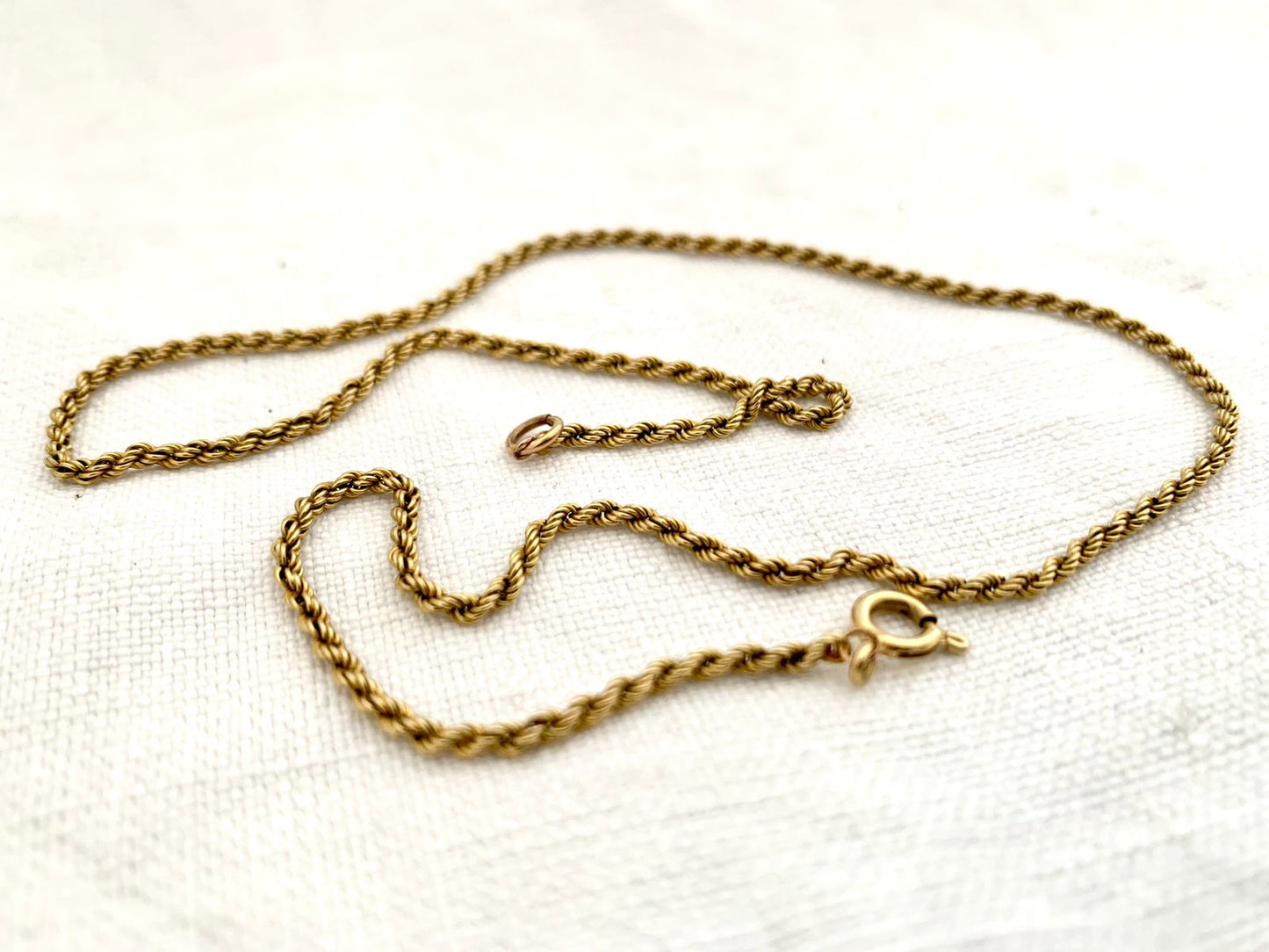 .18ct .1900s .750 buttery gold high carat gold wheat weave rope chain necklace