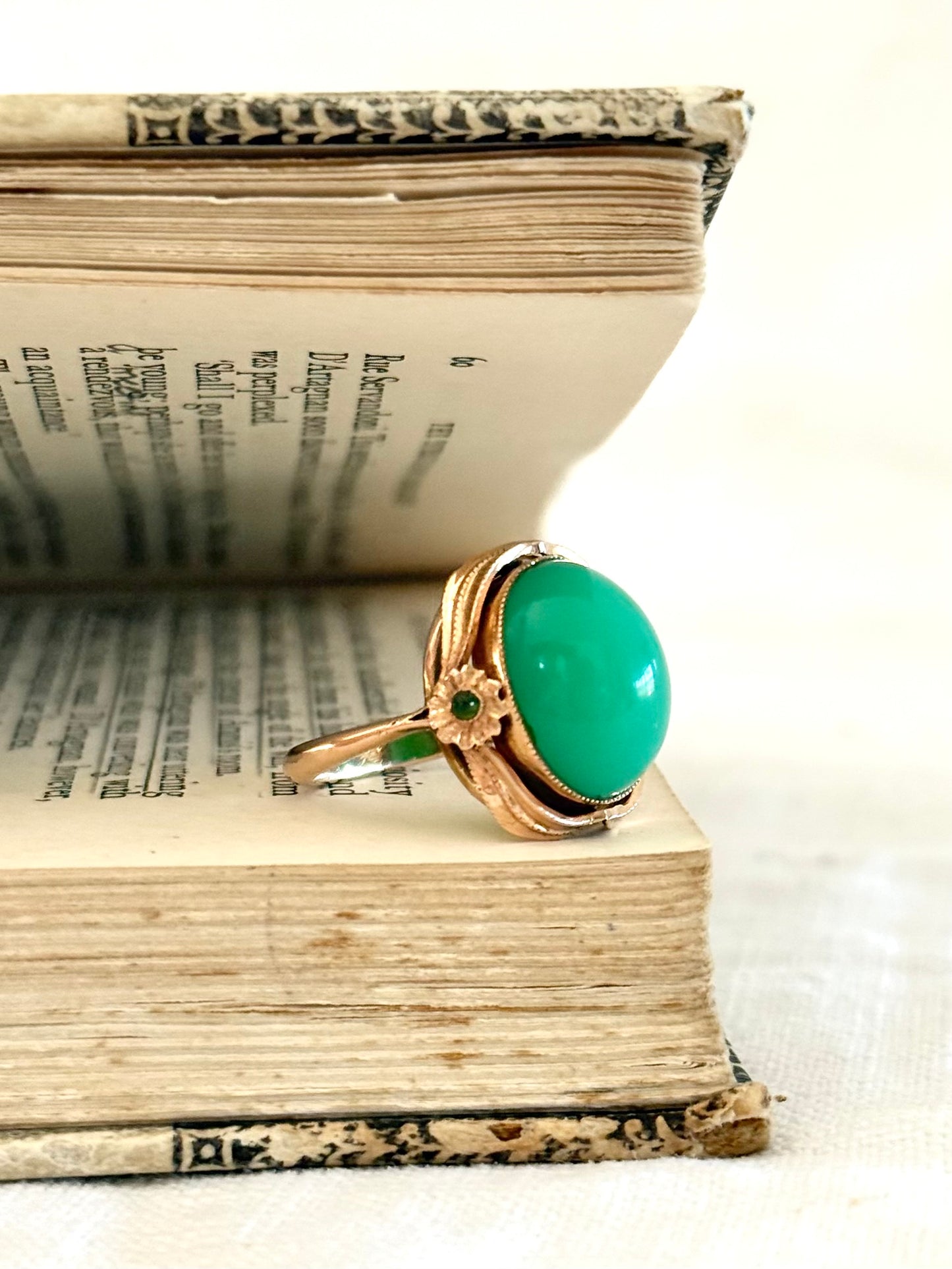 .14ct .1900s .1910s .585 gold antique Chrysoprase Peridot Arts & Crafts Aesthetic high carat gold dress ring