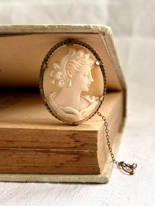 .1930s .1940s Cameo hand carved elegant dame Shell gold Brooch rolled gold brooch pendant