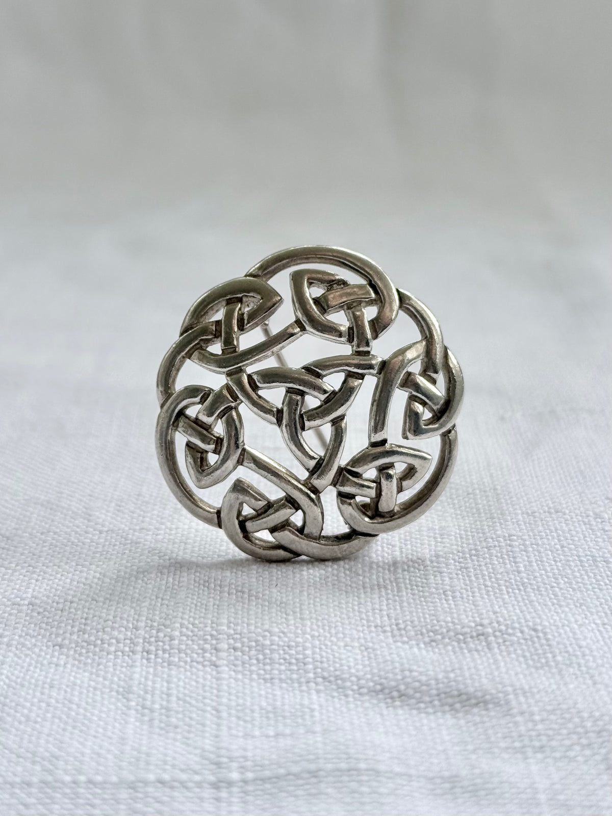 .1960s .1970s .925 Celtic knot circular sterling silver brooch