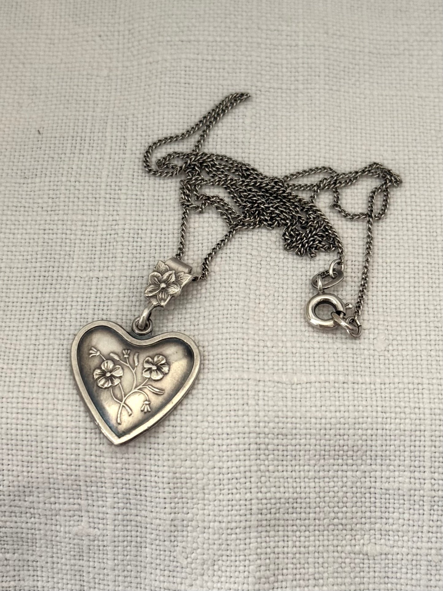 .1940s .835 silver Edwardian revival forget me not floral heart pendant on silver chain necklace
