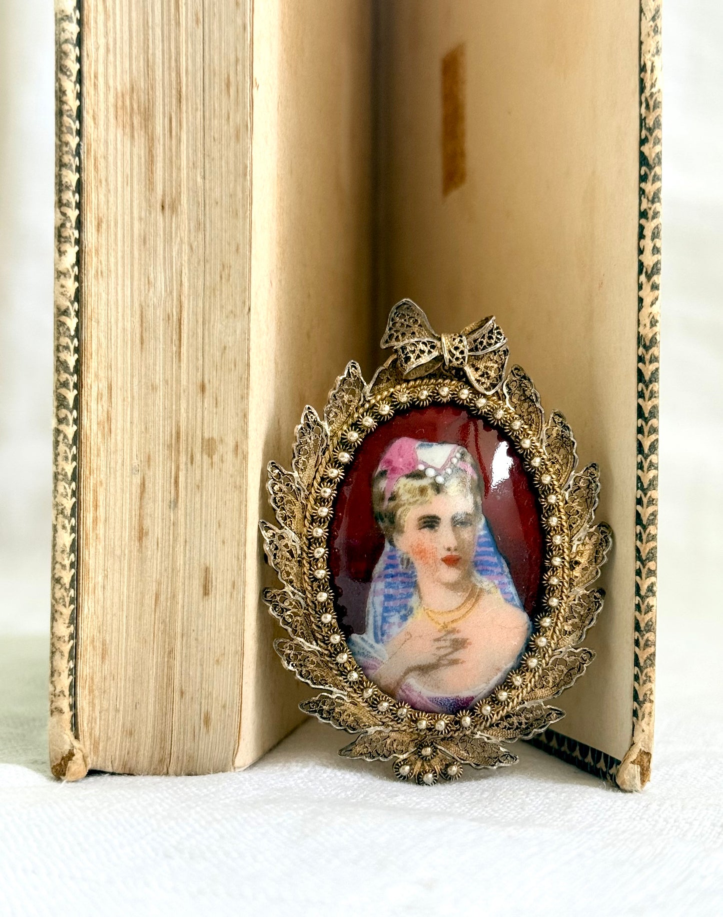 .1940s era Limoges hand painted romantic vintage porcelain brooch pendant with fancy fine hand turned filigree gold washed French silver collectors piece