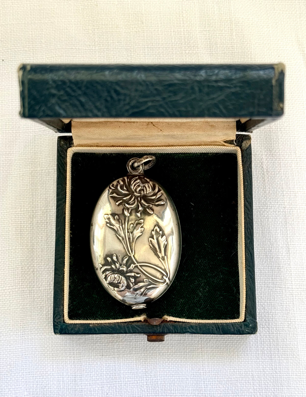 .1890 .1900 Art Nouveau .800 German Jugendstil magnificent Chrysanthemum flower mirror locket pendant