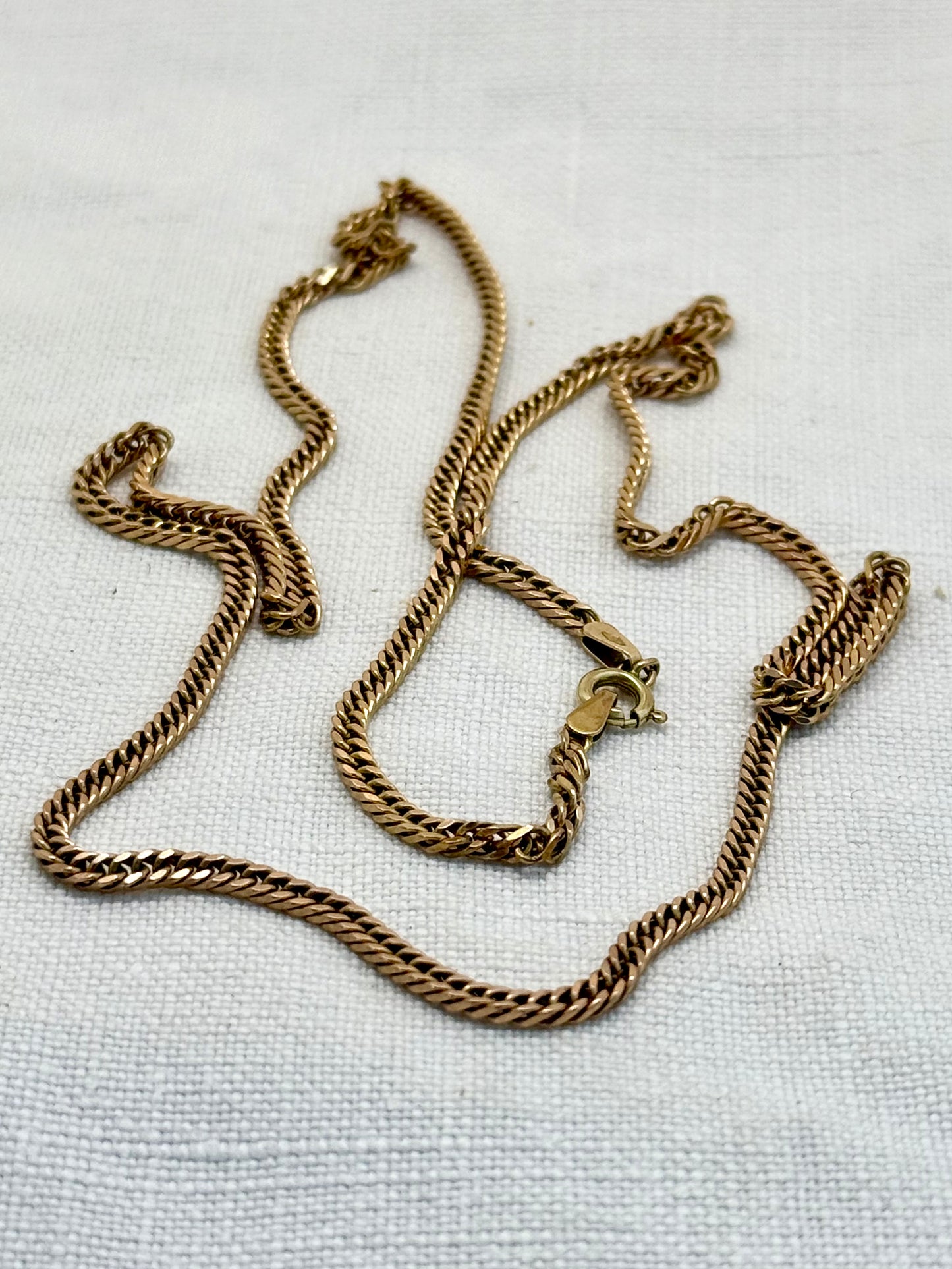 .1970s .375 .9ct gold gorgeous and luxurious flat chunky modernist curb chain 61.5cm long buttery gold chain necklace