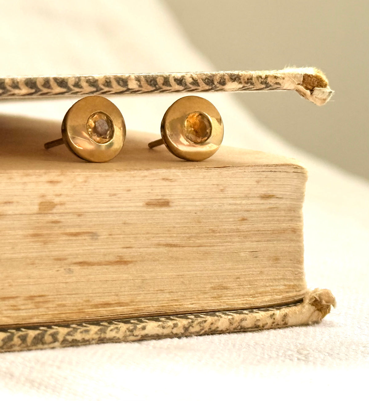 .375 .9ct gold Citrine gemstone modernist luxury yellow gold post stud earrings