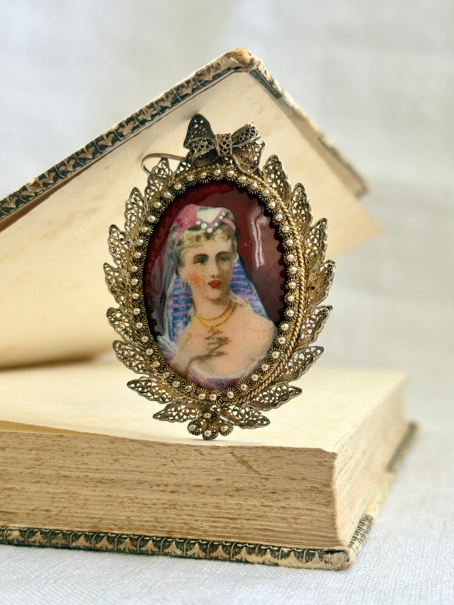 .1940s era Limoges hand painted romantic vintage porcelain brooch pendant with fancy fine hand turned filigree gold washed French silver collectors piece