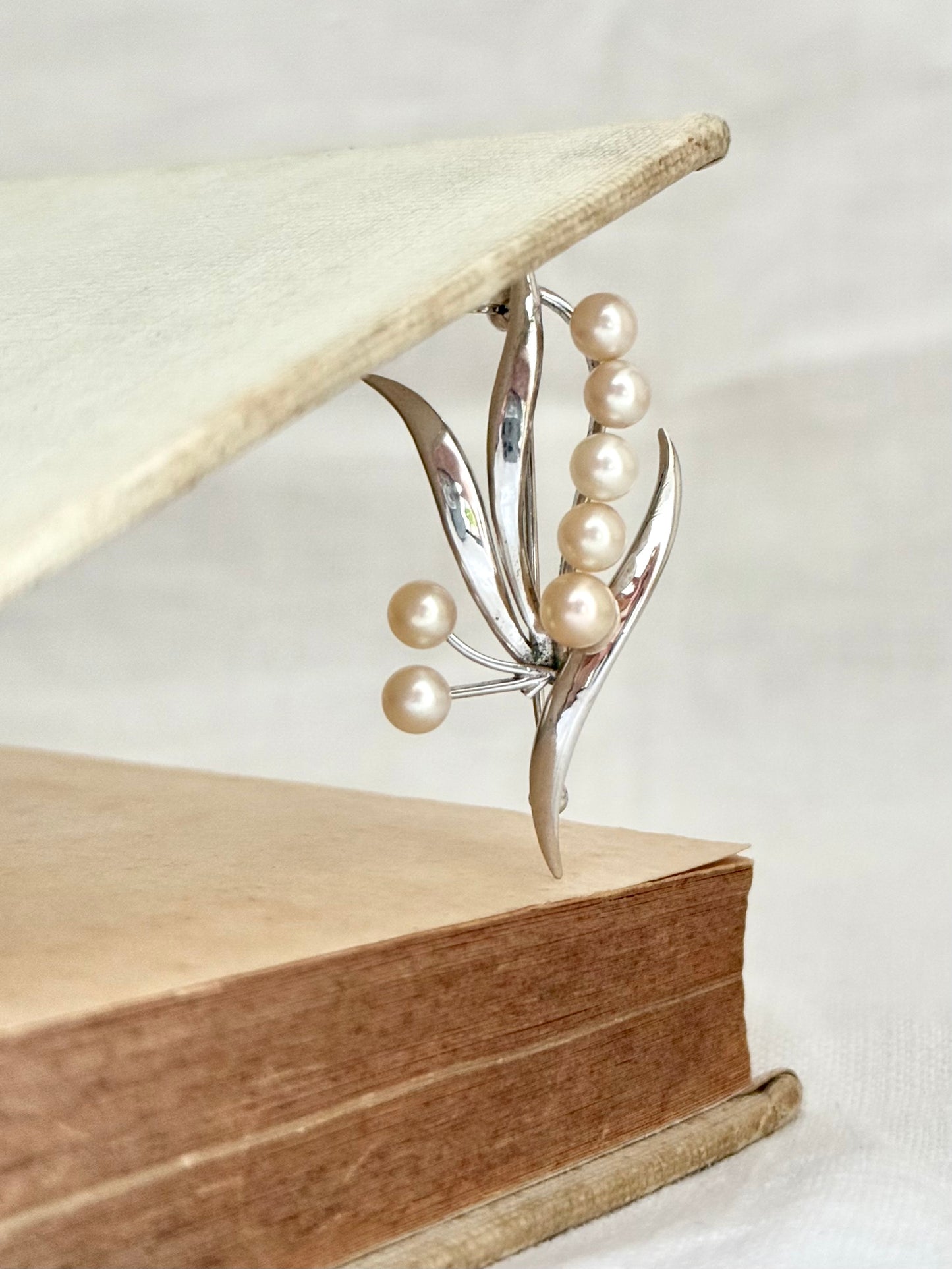 .1970s .925 Akoya pearl sterling silver Mid Century Modern luxury 7 pearl brooch