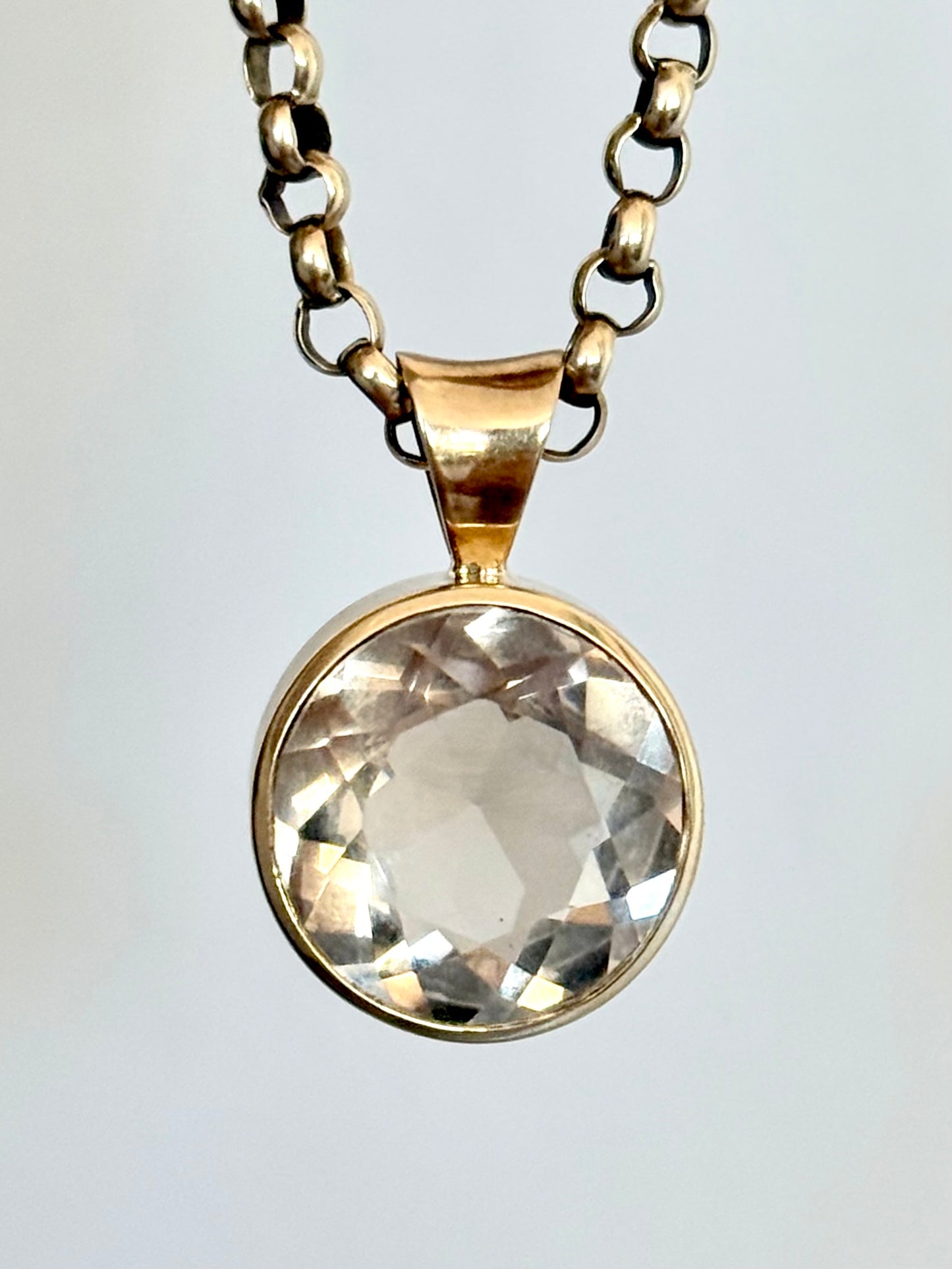.15ct .1960s .1970s .9ct gold large and magnificent Smoky Quartz bezel set solid gold round statement pendant