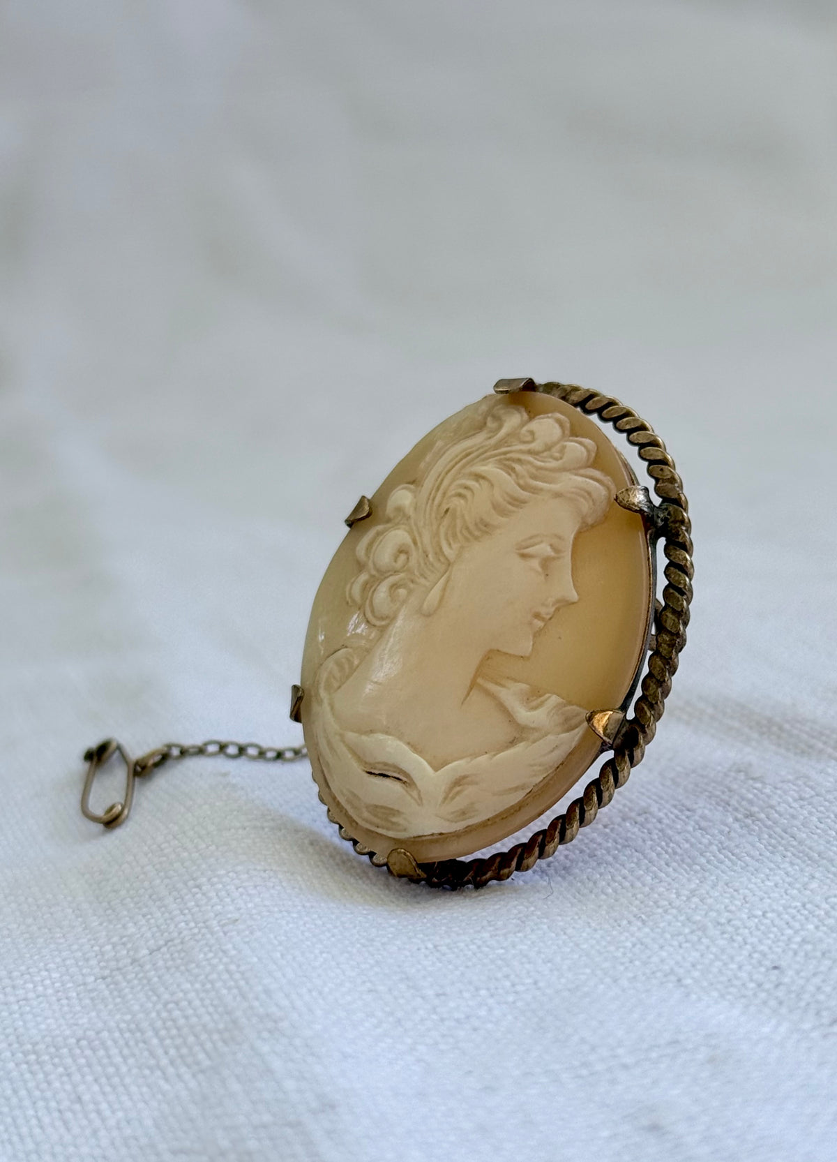 .1930s .1940s Cameo hand carved elegant dame Shell gold Brooch rolled gold brooch pendant