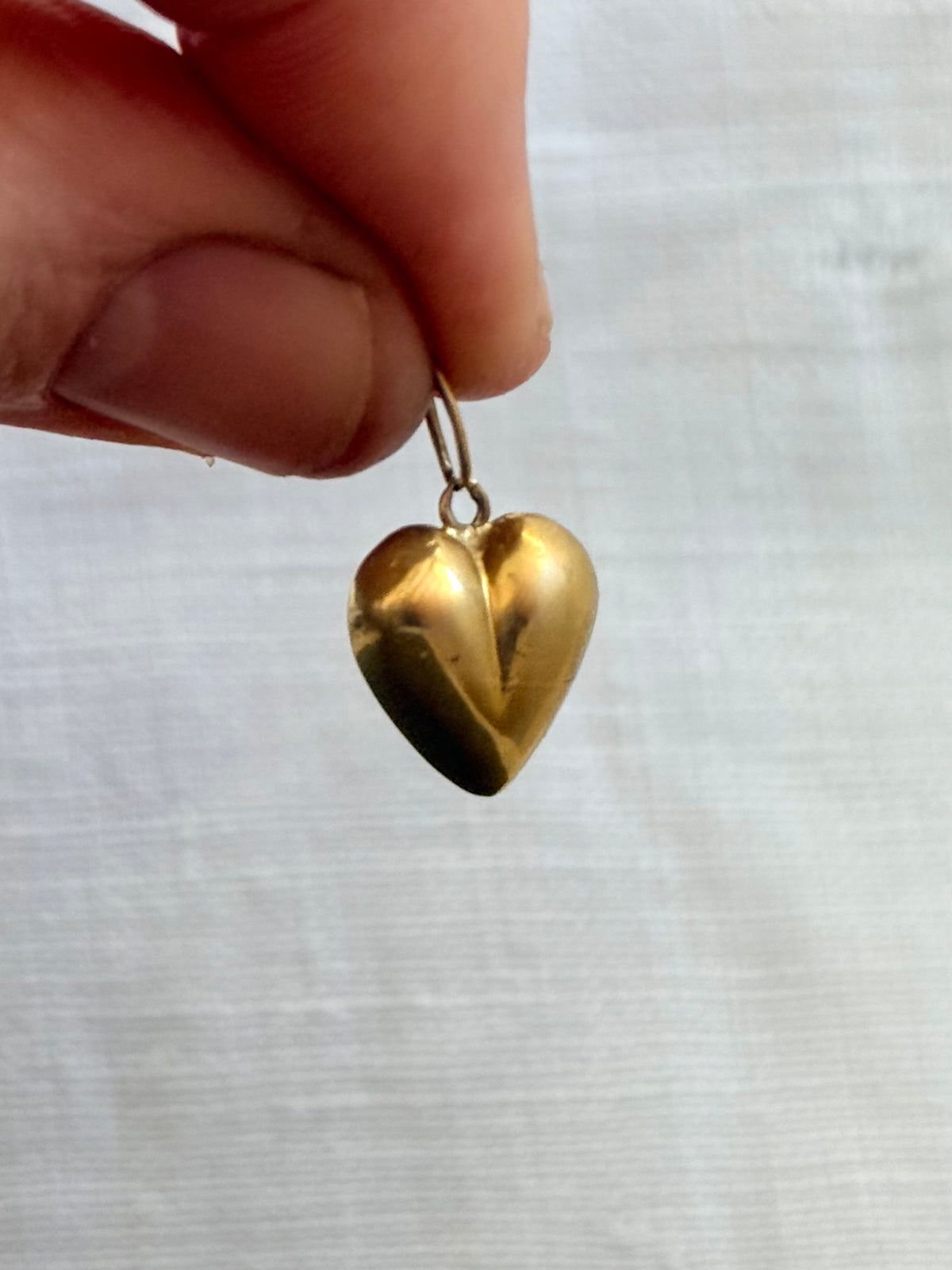 .18ct .1900s antique French high carat .750 gold puffy heart romantic charm pendant