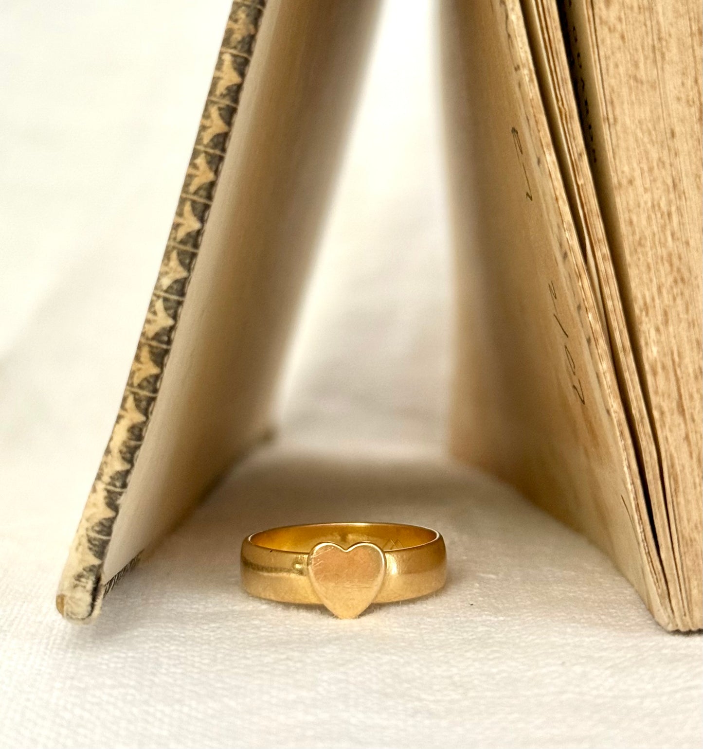 .18ct .1880s .1892 antique French .750 high carat yellow gold Bapst & Falize designer made heart love token band ring
