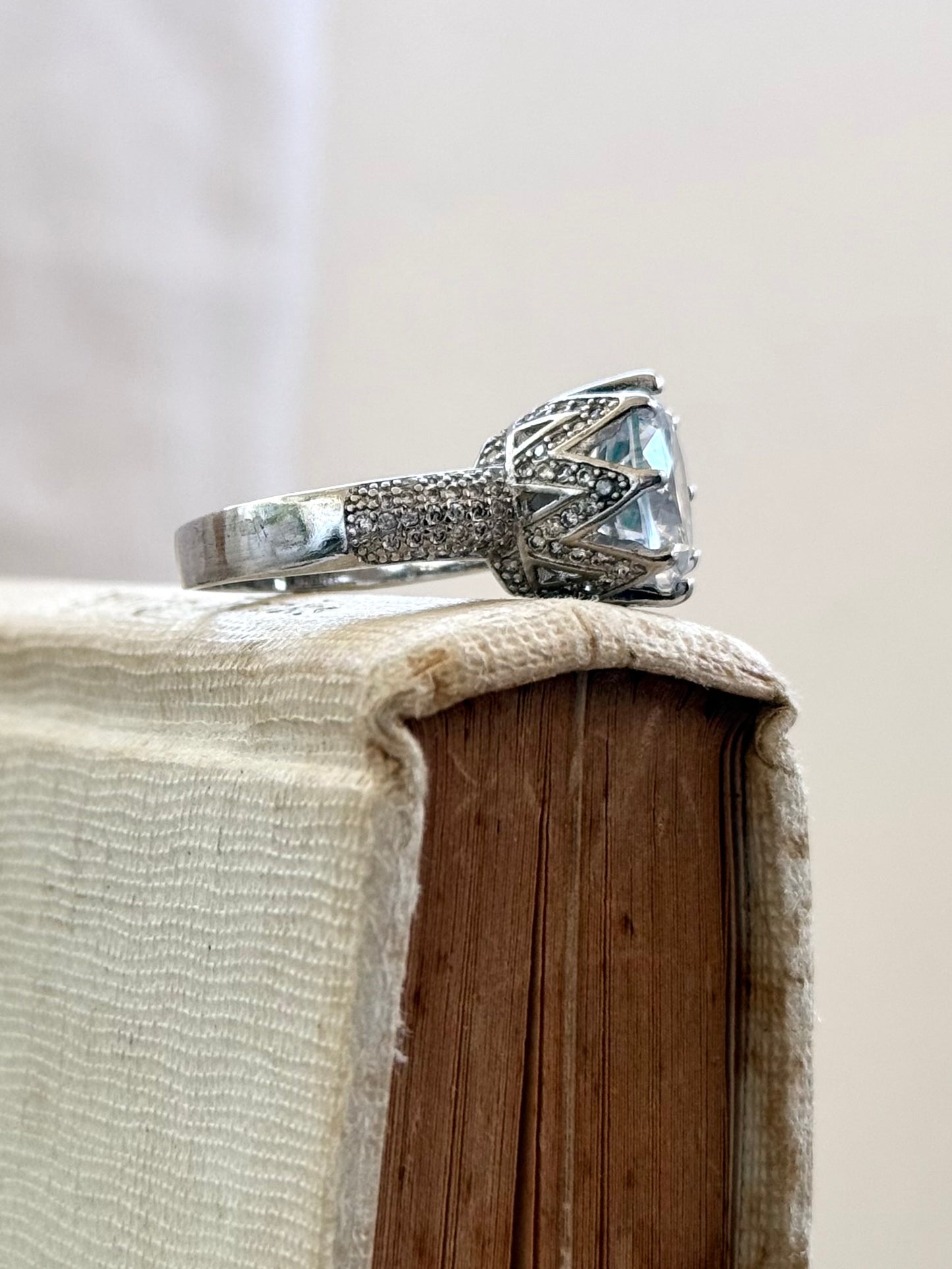 .1950s revival .925 architectural large flower silver beautiful modernist diamanté clear stone high rise pave set geometric large cocktail dress ring