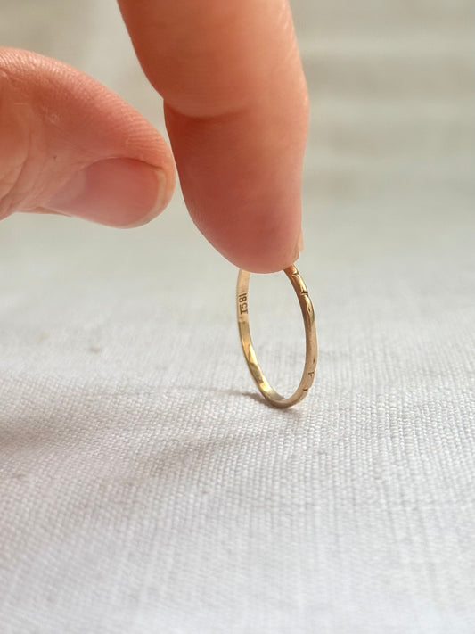 .18ct .750 rich yellow gold antique revival 1.1mm wide texture detailed gold stack ring band