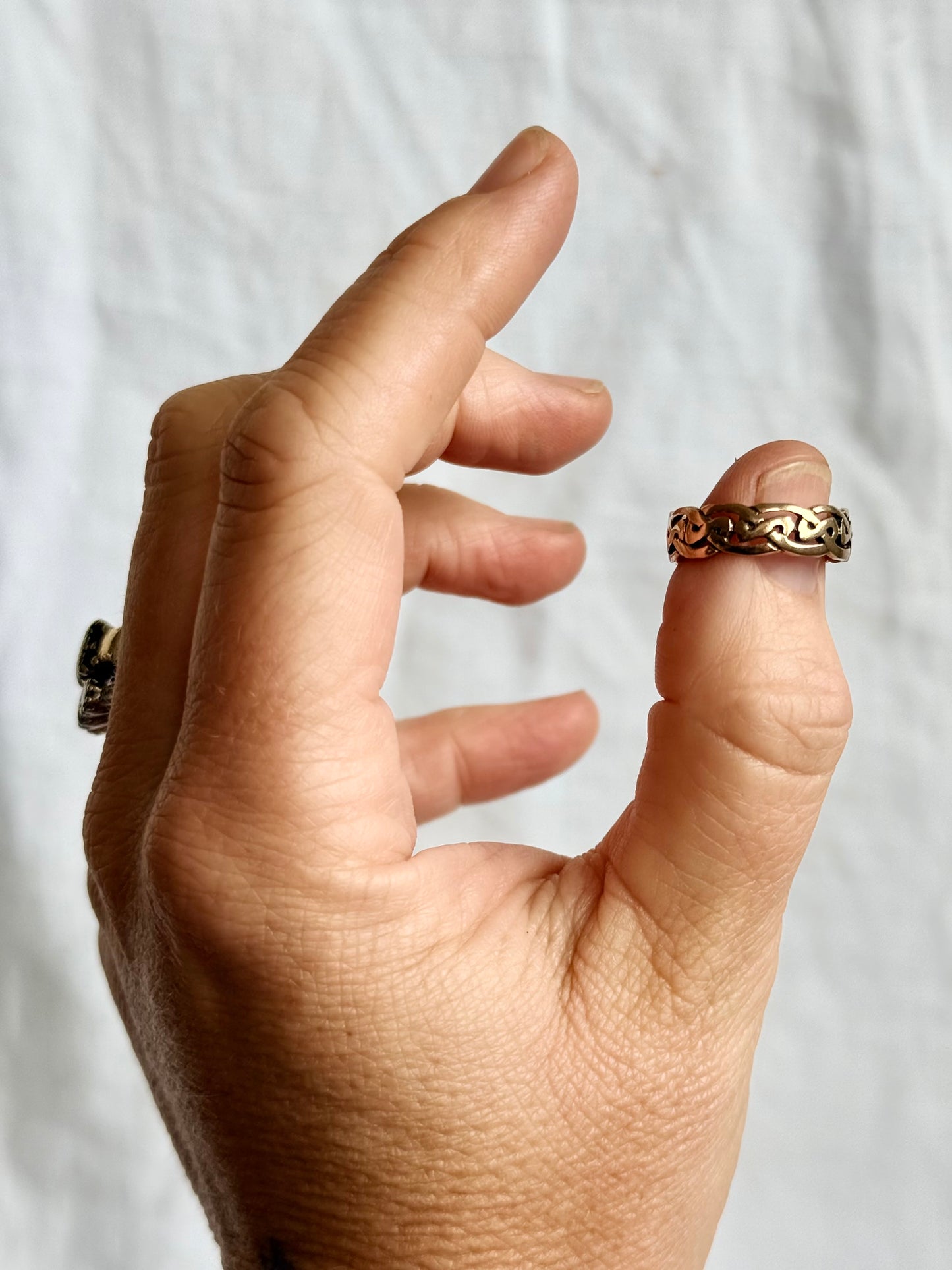 .1900s .1960s .375 .9ct Celtic Weave Traditional Irish Welsh love token sweetheart commitment token gold ring band