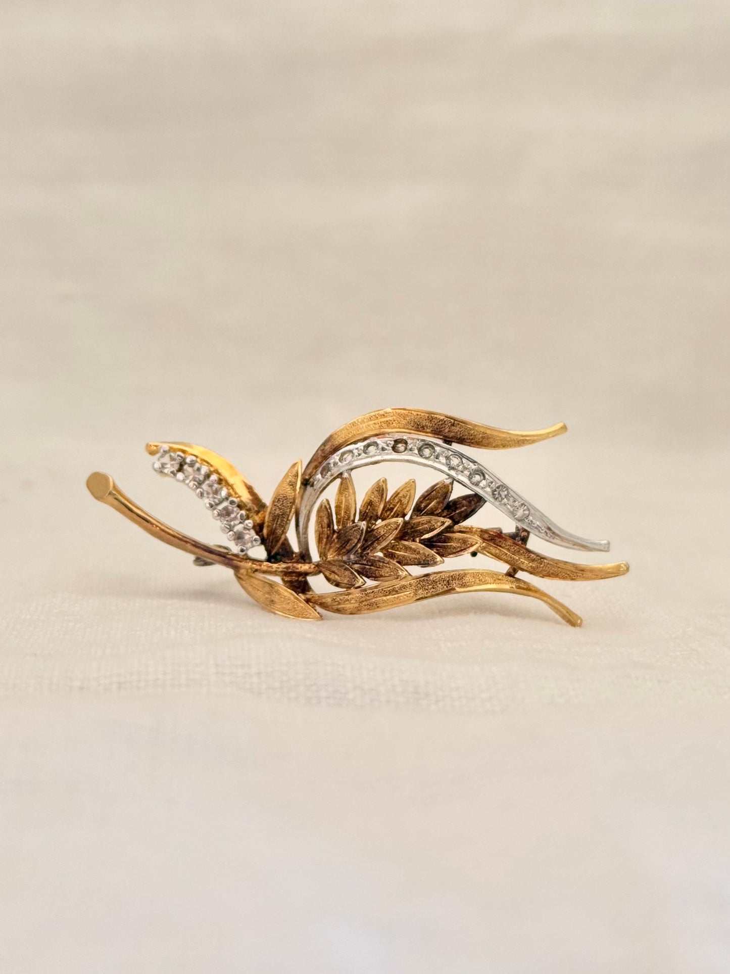 .1940s .1950s revival gold Wheat sheath and Leaf diamond paste spectacular costume gold metal costume dress brooch
