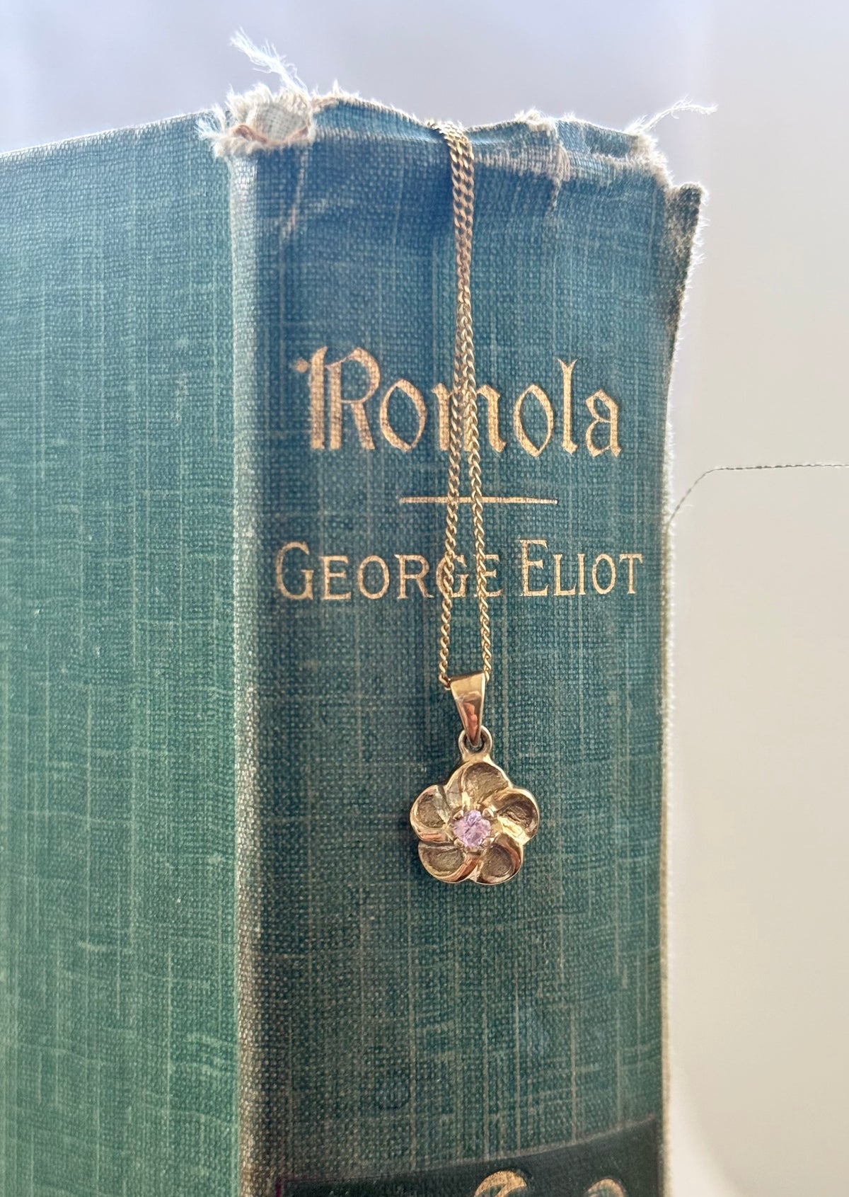 .1970s .375 .9ct gold blossom flower luxury pink stone floral gold pendant on modernist yellow gold chain necklace