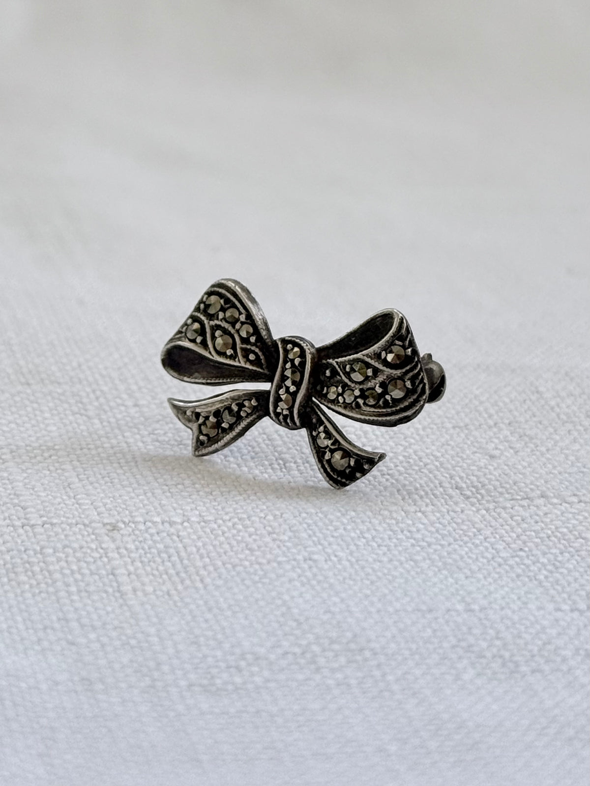 .1930s .1940s Art Deco revival Bow Ribbon silver Marcasite gemstone micro sweetheart brooch lapel pin