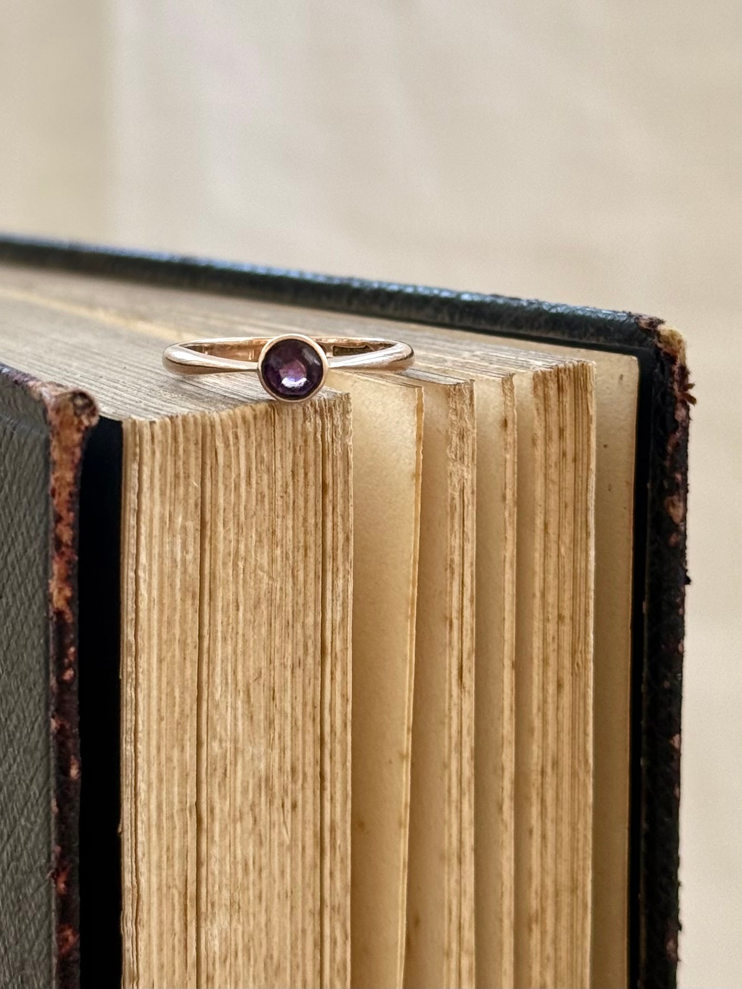 .1926 .375 .9ct Rose Gold Amethyst Art Deco era Antique dress ring