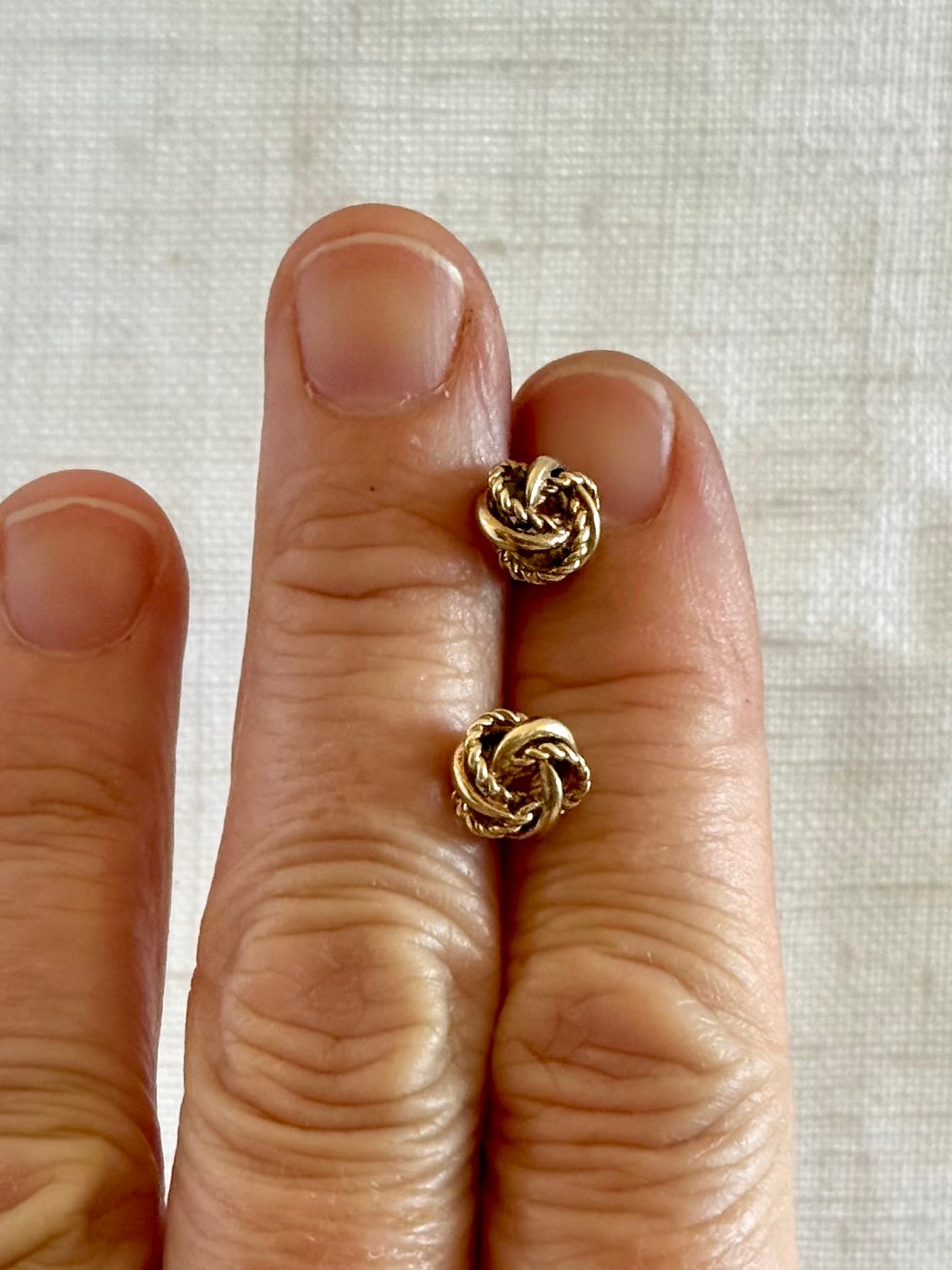 .375 .9ct gold lover’s knot textured gold post stud earrings