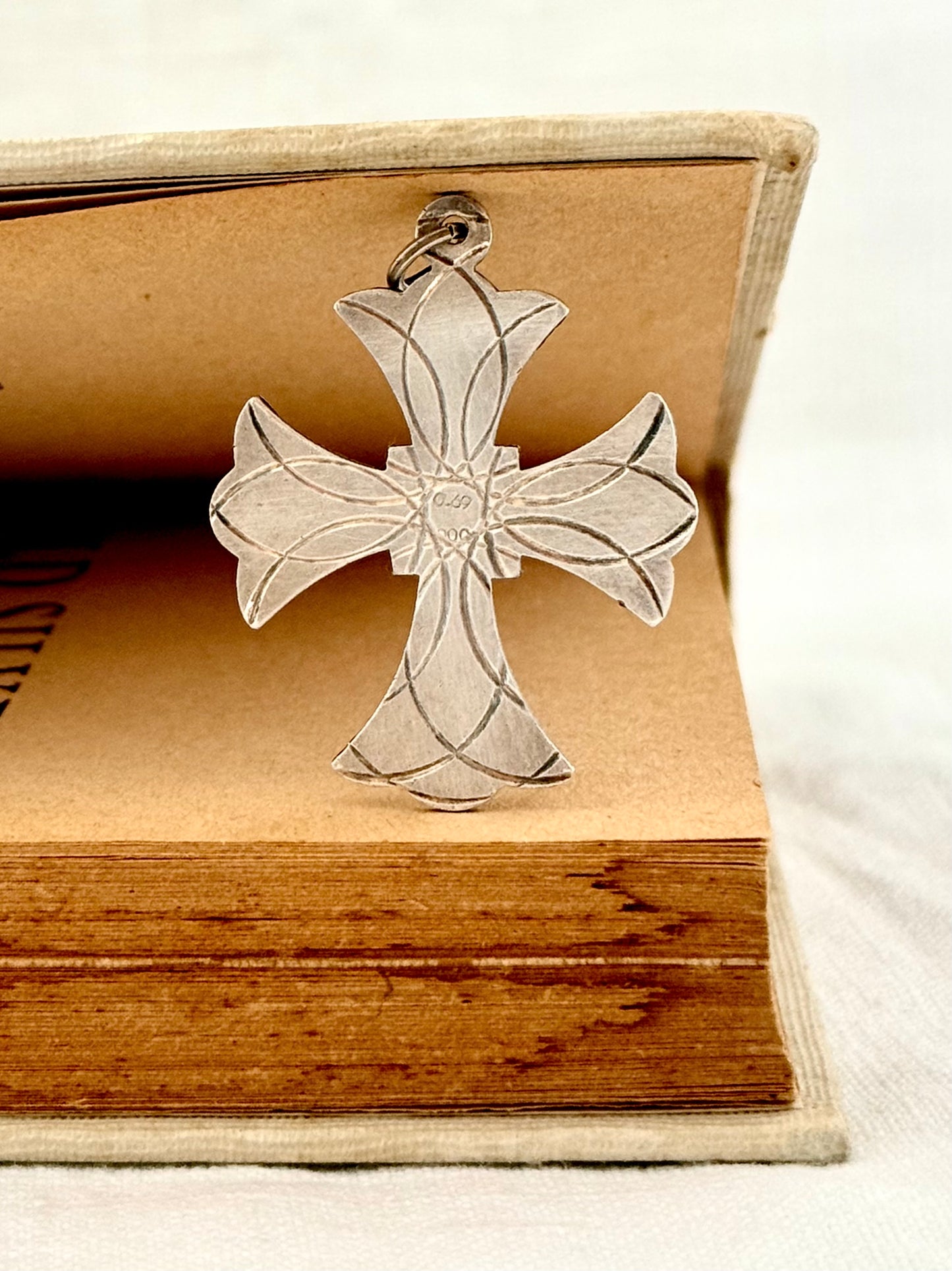 .1970s .950 Patonce Cross quality hand made solid silver modernist vintage large cross religious token pendant.