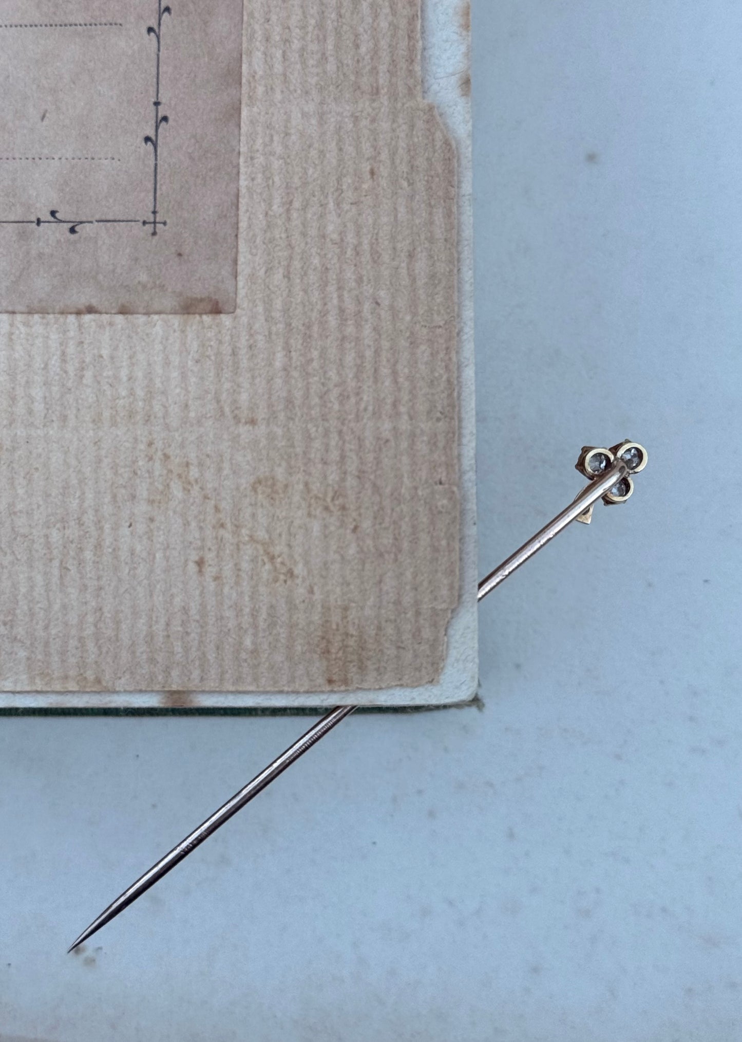 .14ct .1900s .1910s .3 leaf clover .4 diamond antique treasured hope faith love gold lapel stick pin